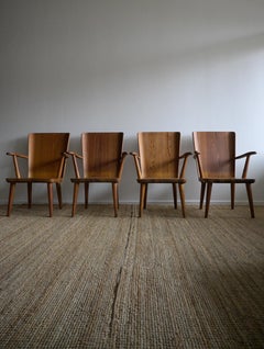 Un set di quattro poltrone di metà secolo di Göran Malmvall, Svensk Furu, anni '40