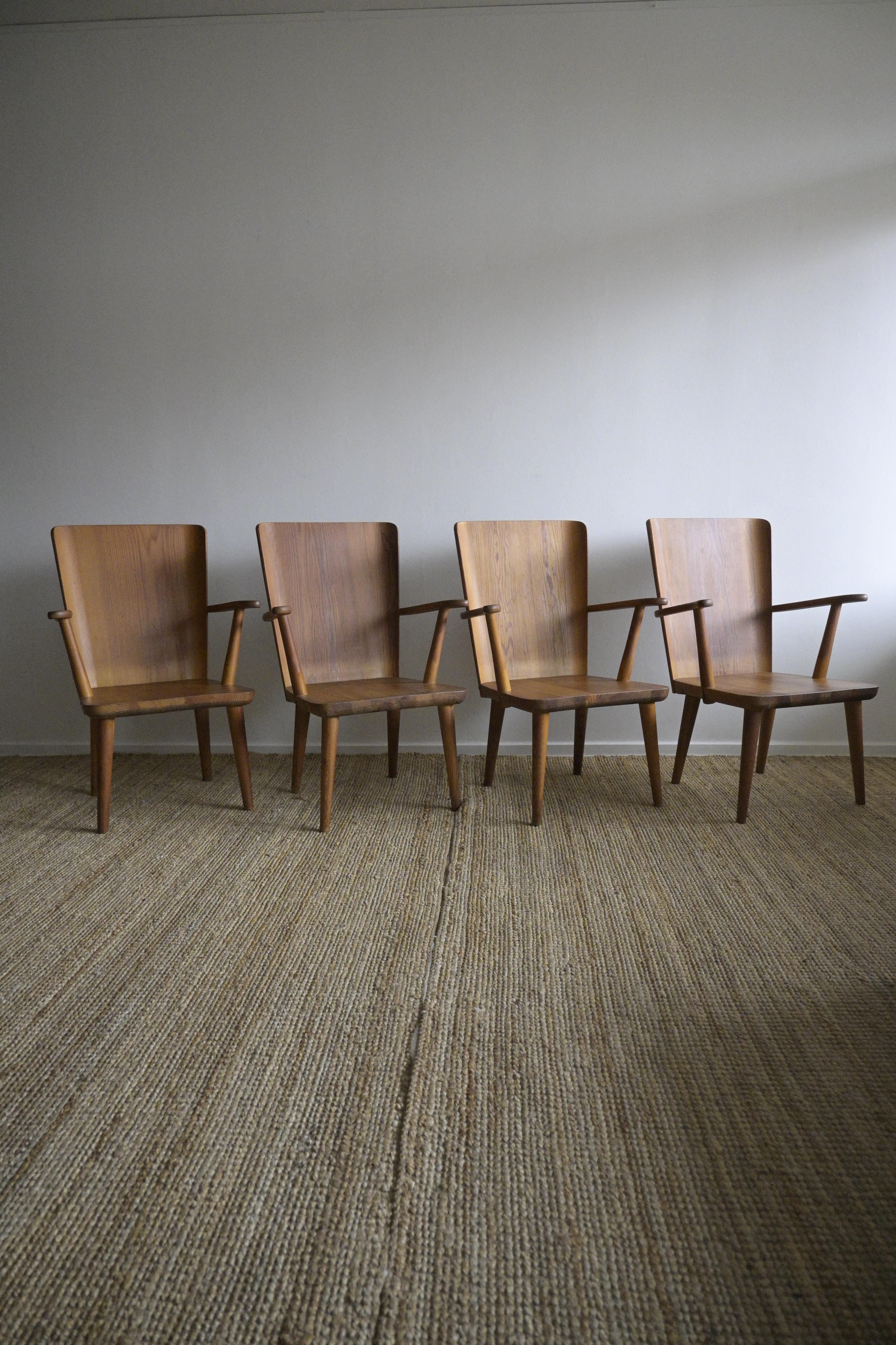 A set of four mid-century armchairs by Göran Malmvall, Svensk Furu, 1940s For Sale 1