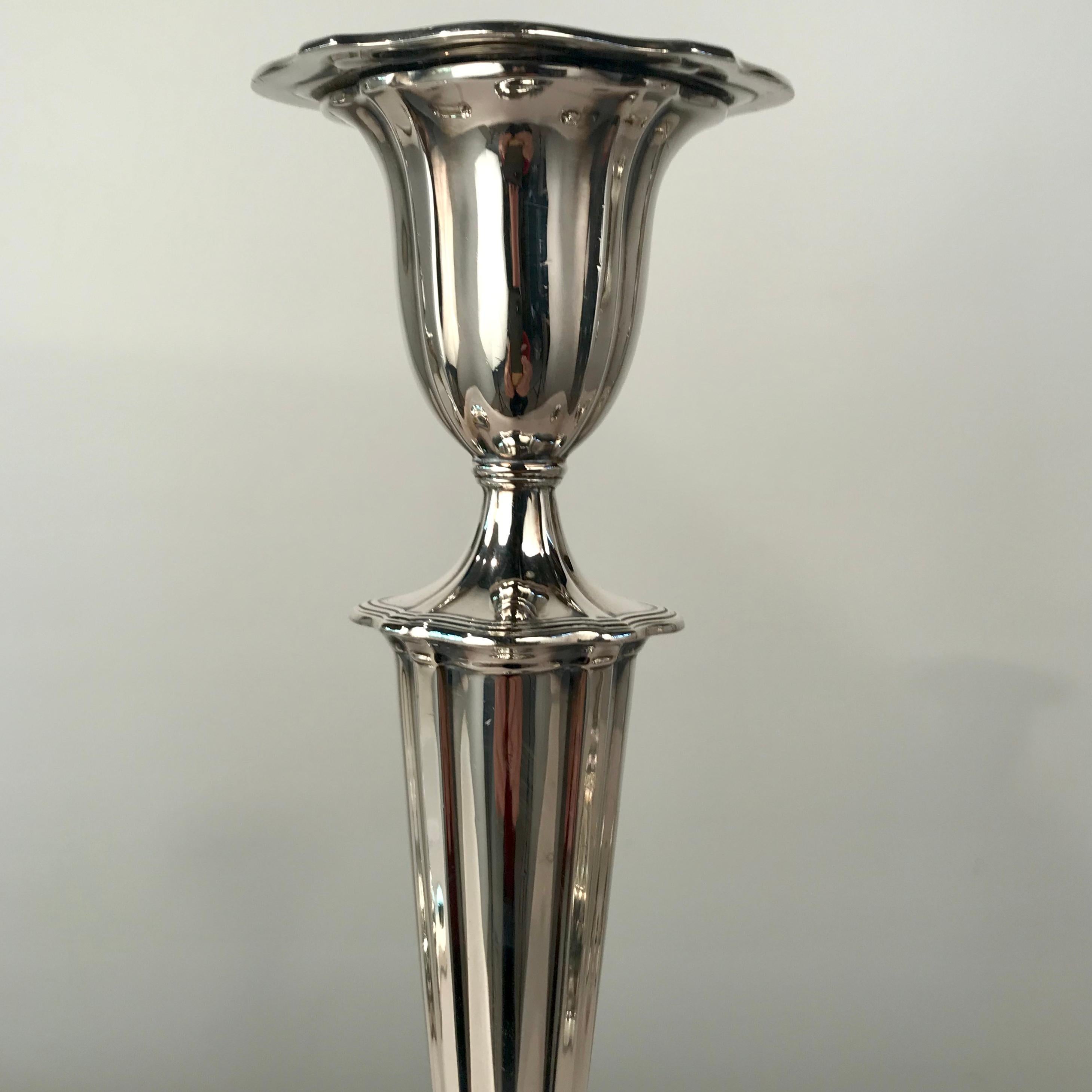 Set of Four Neoclassical Style Hall Marked Silver Candlesticks In Good Condition In Montreal, QC