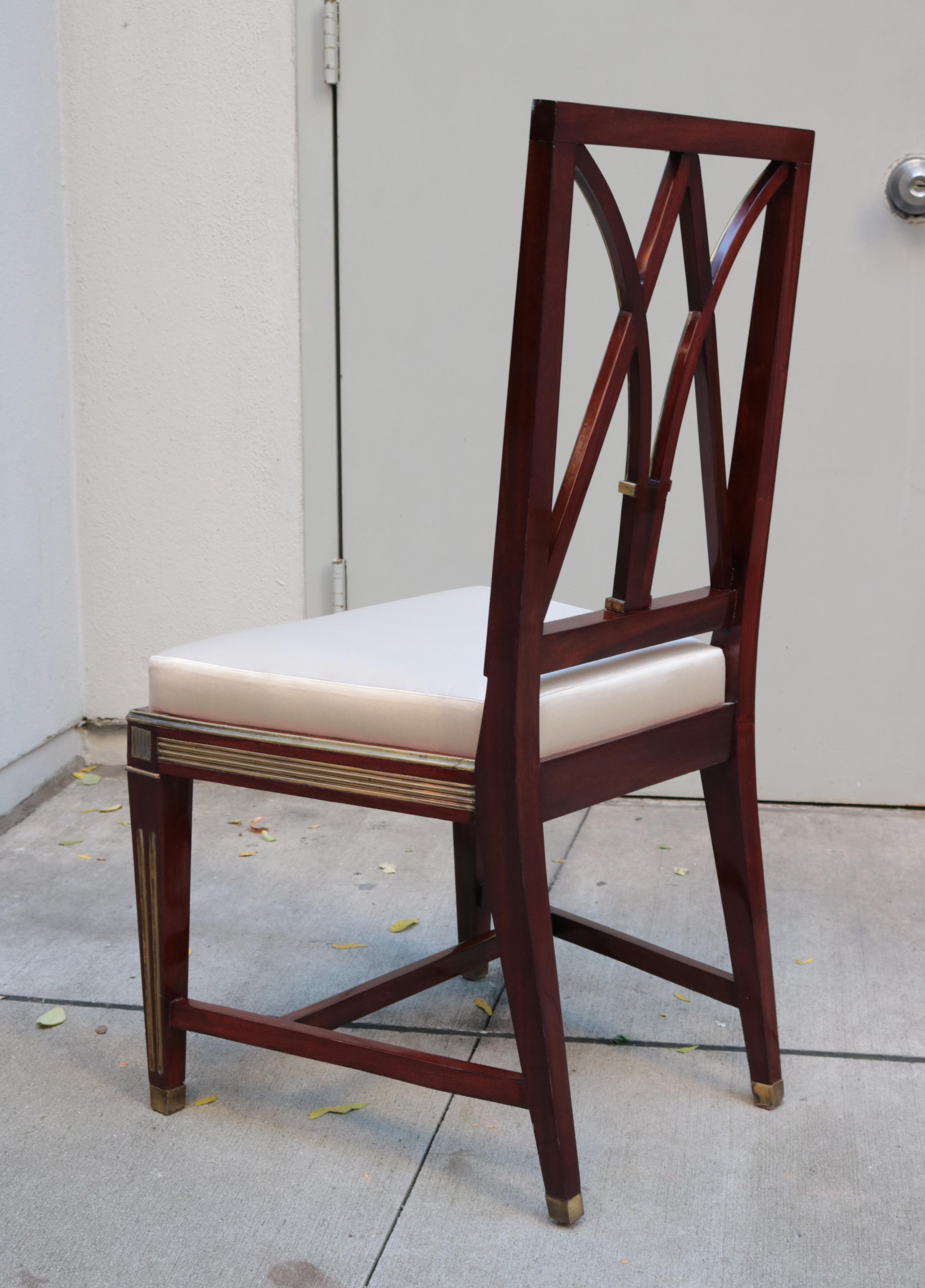 Laiton Ensemble de quatre chaises d'appoint néoclassiques en vente