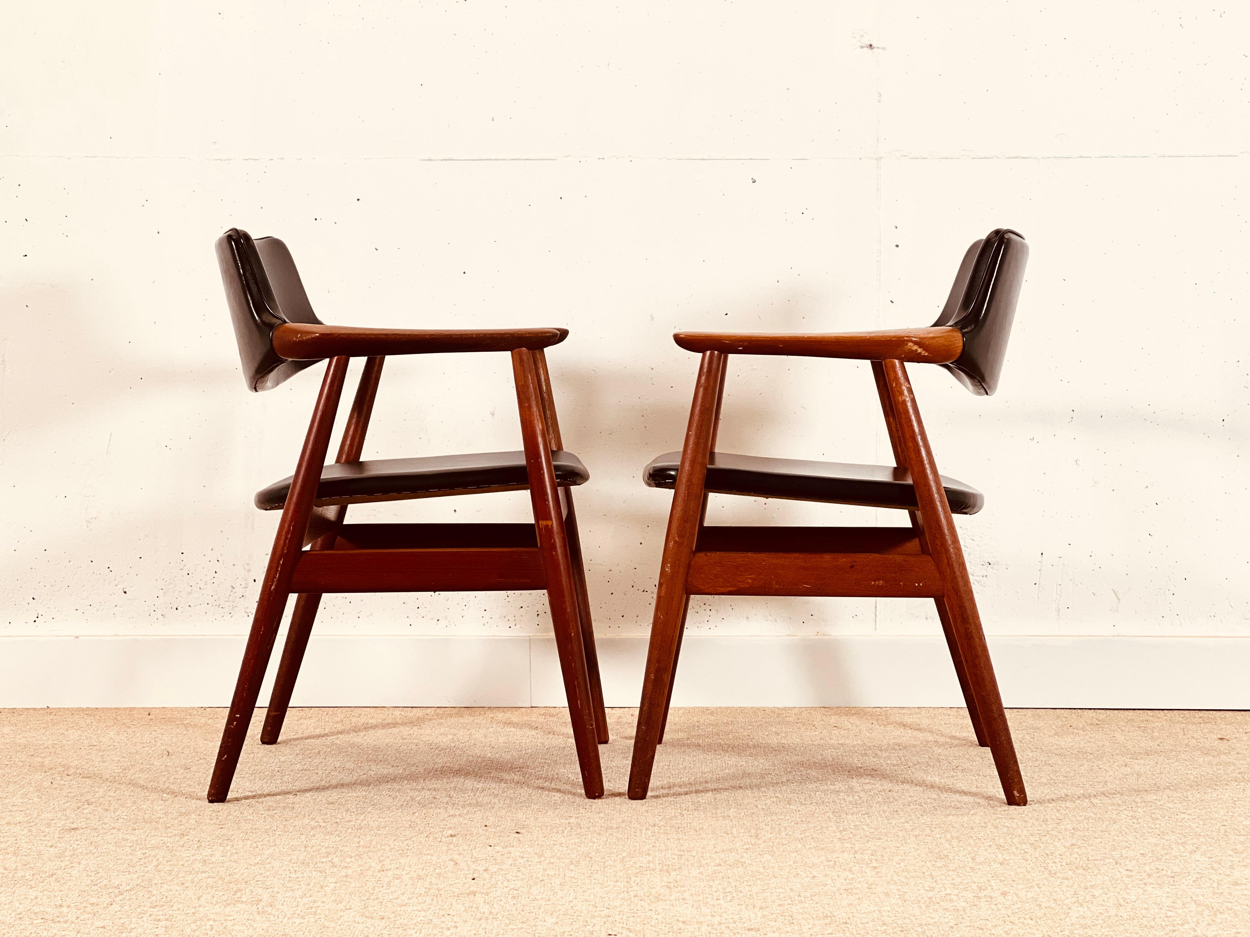 Mid-Century Modern Ensemble de quatre ou six chaises de salle à manger Svend Aage Eriksen modèle Gm11, 1960 en vente