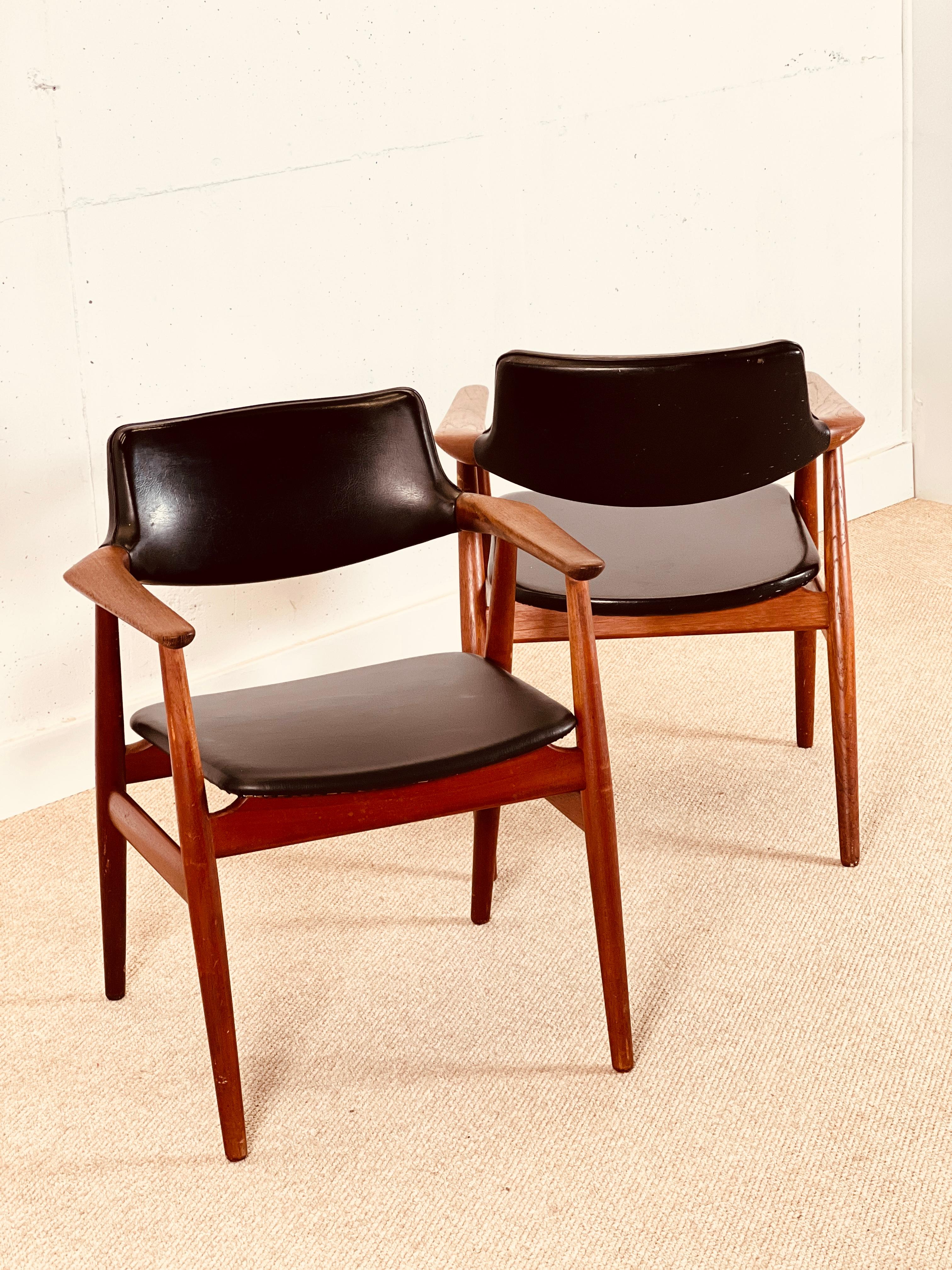 Set aus vier oder sechs Svend Aage Eriksen Esszimmerstühlen, Modell Gm11, 1960 (Dänisch) im Angebot