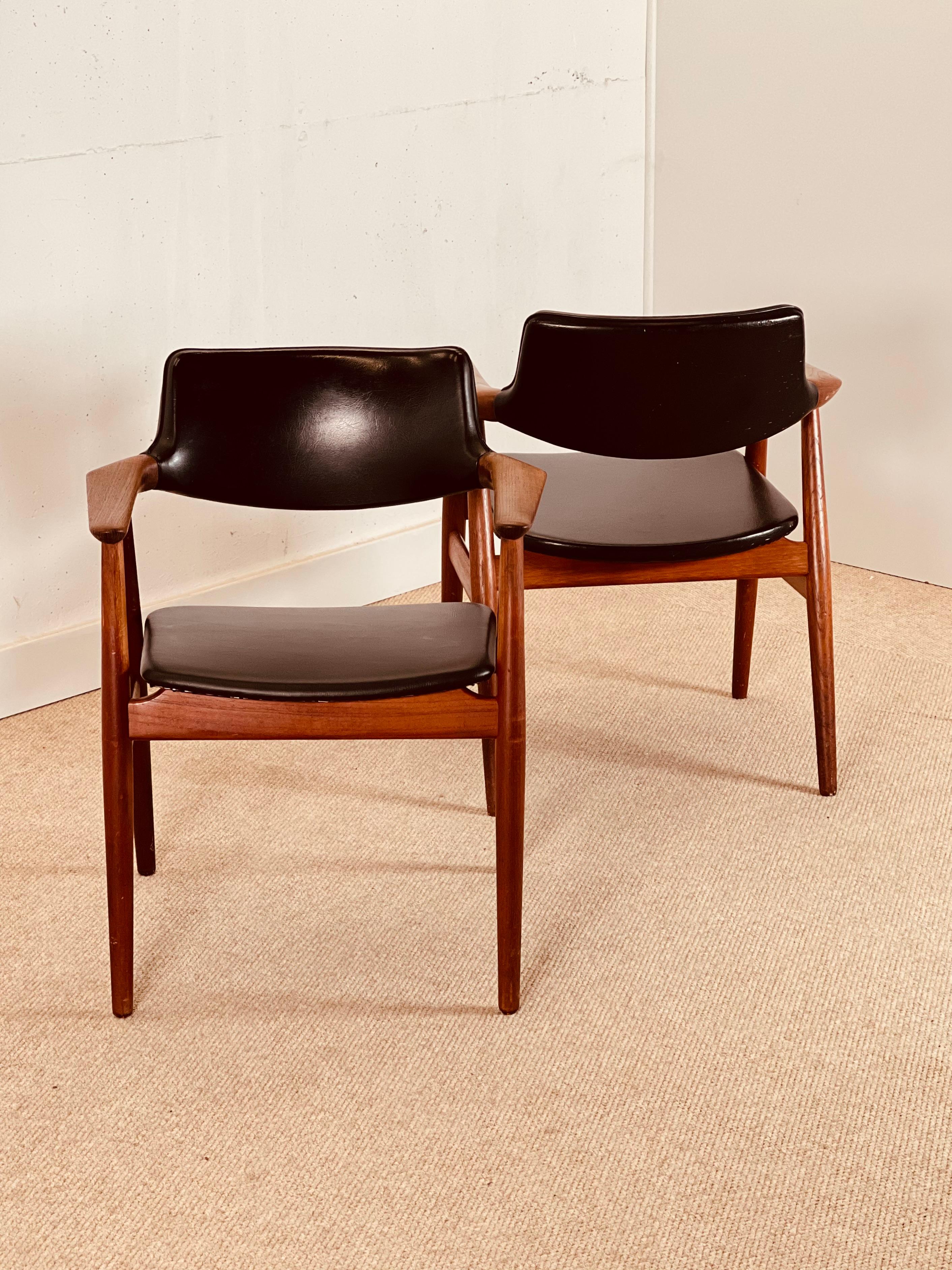 Set aus vier oder sechs Svend Aage Eriksen Esszimmerstühlen, Modell Gm11, 1960 im Zustand „Hervorragend“ im Angebot in Buxton, GB