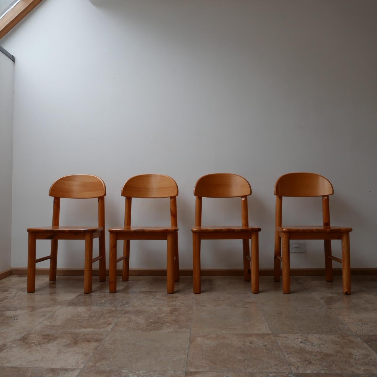 Set of Four Pine Midcentury Dining Chairs In Excellent Condition In London, GB