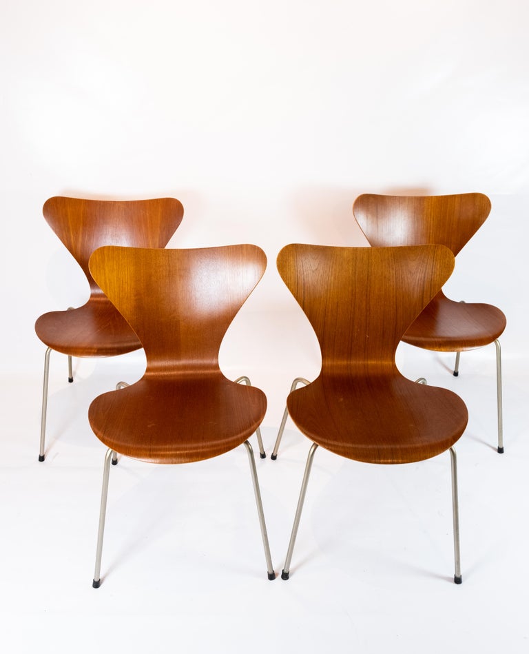 A set of four seven chairs, model 3107, of teak designed by Arne Jacobsen and manufactured by Fritz Hansen. The chairs are in great vintage condition and we have 12 pc. in stock.
     