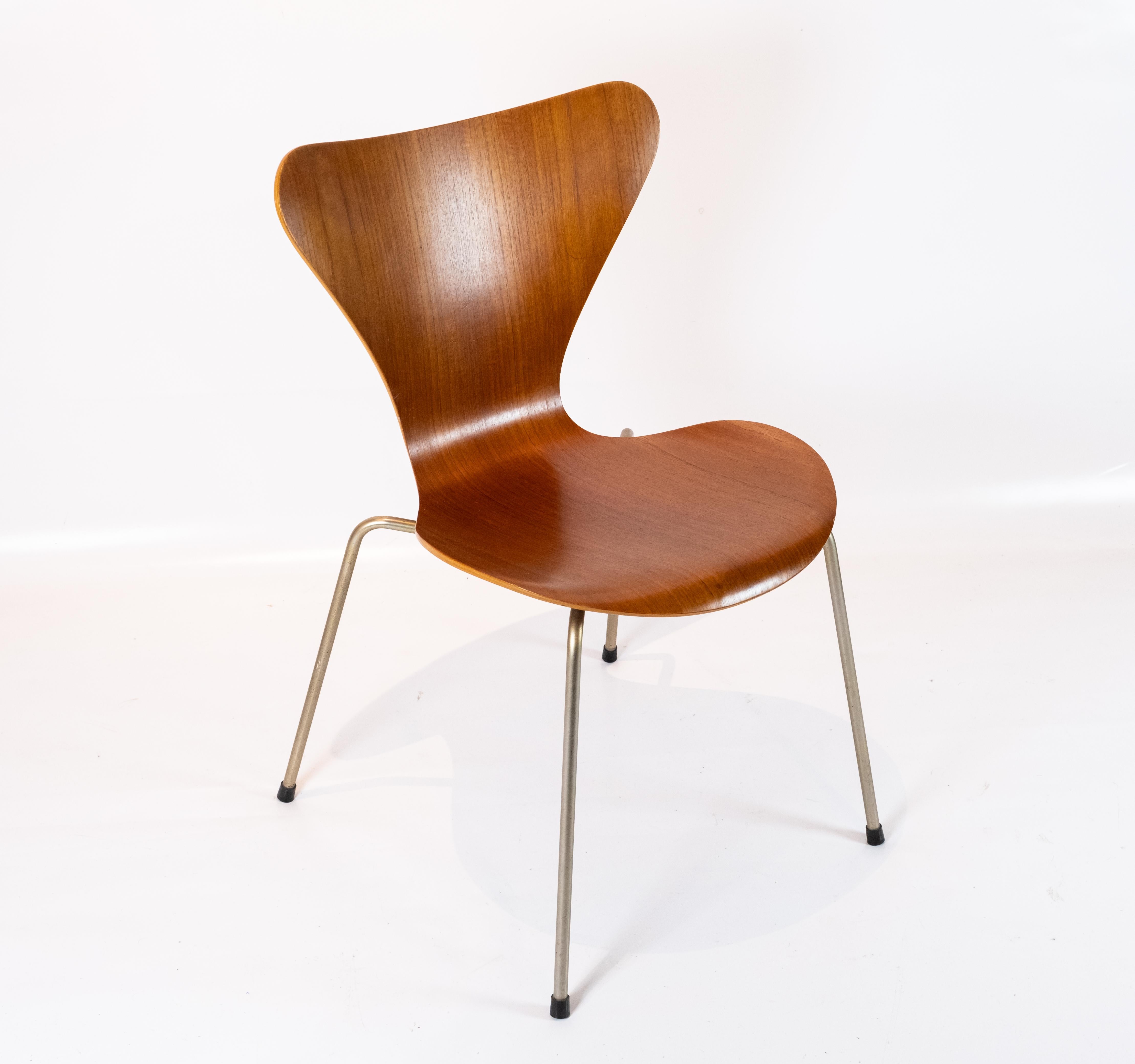 Scandinavian Modern Set of six Seven Chairs, Model 3107, Teak, by Arne Jacobsen and Fritz Hansen