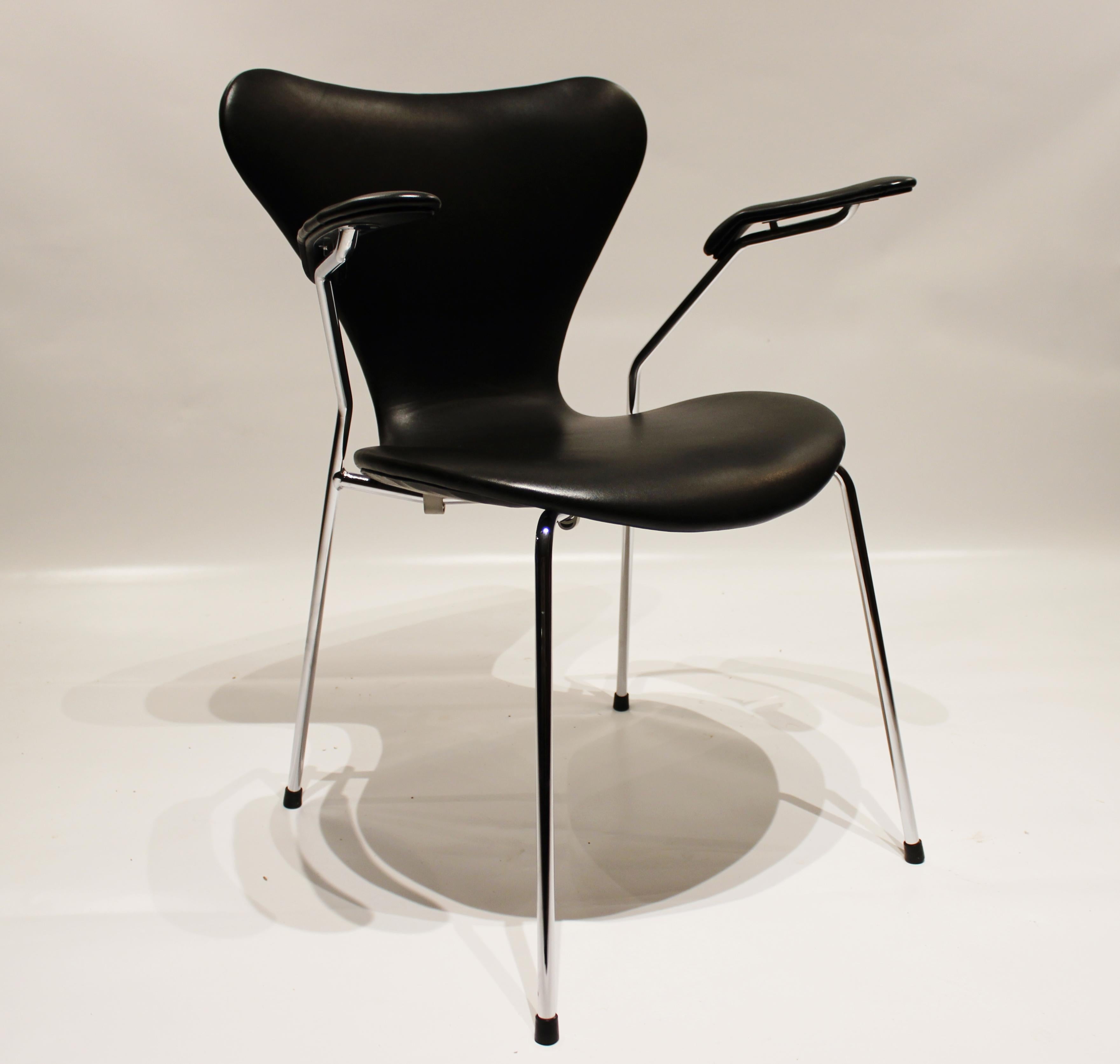 Scandinavian Modern Set of Four Seven Chairs, Model 3207, by Arne Jacobsen and Fritz Hansen, 2006
