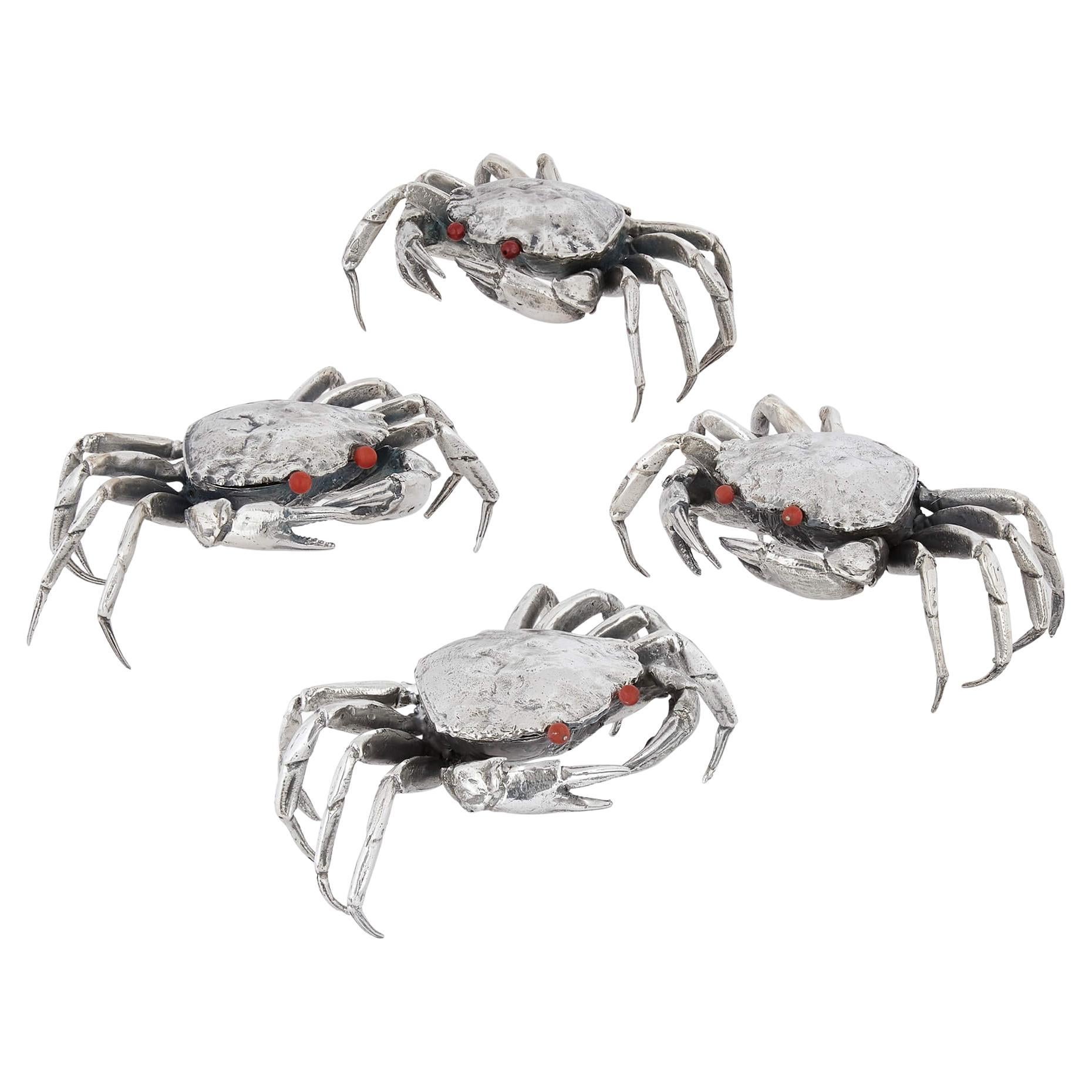 Un ensemble de quatre boîtes en forme de crabe en argent sterling par Buccellati