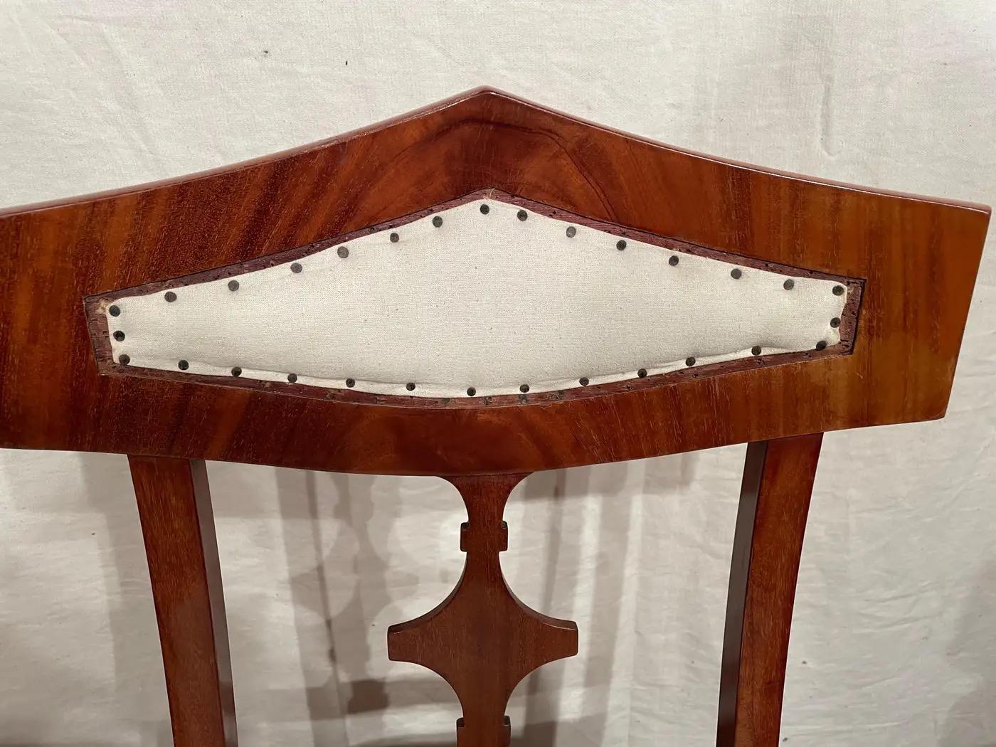 Impiallacciato Un set di quattro sedie Biedermeier svedesi, 1830 in vendita