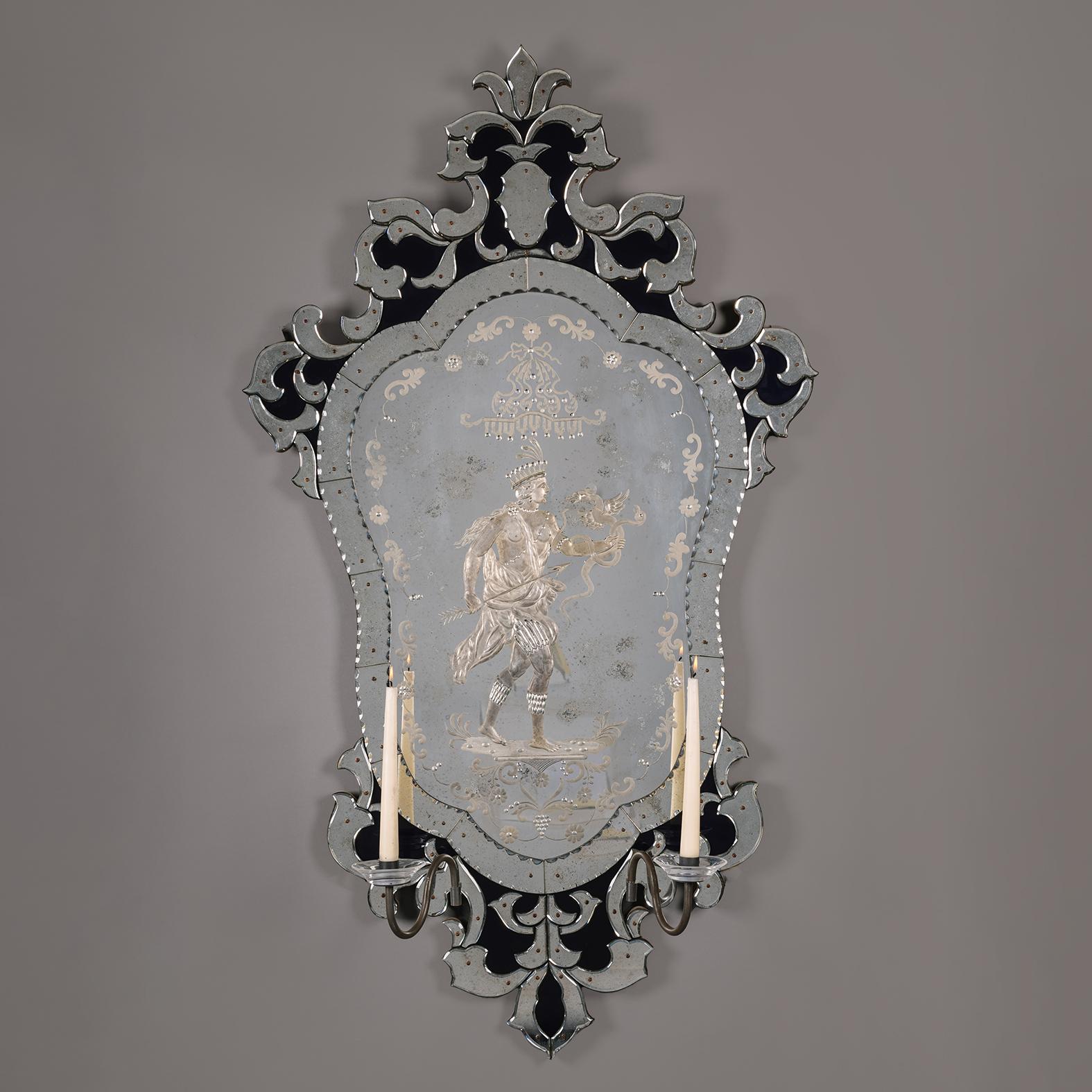 Un set di quattro specchi da parete Girandole in vetro blu e trasparente inciso veneziano In condizioni buone in vendita a Brighton, West Sussex