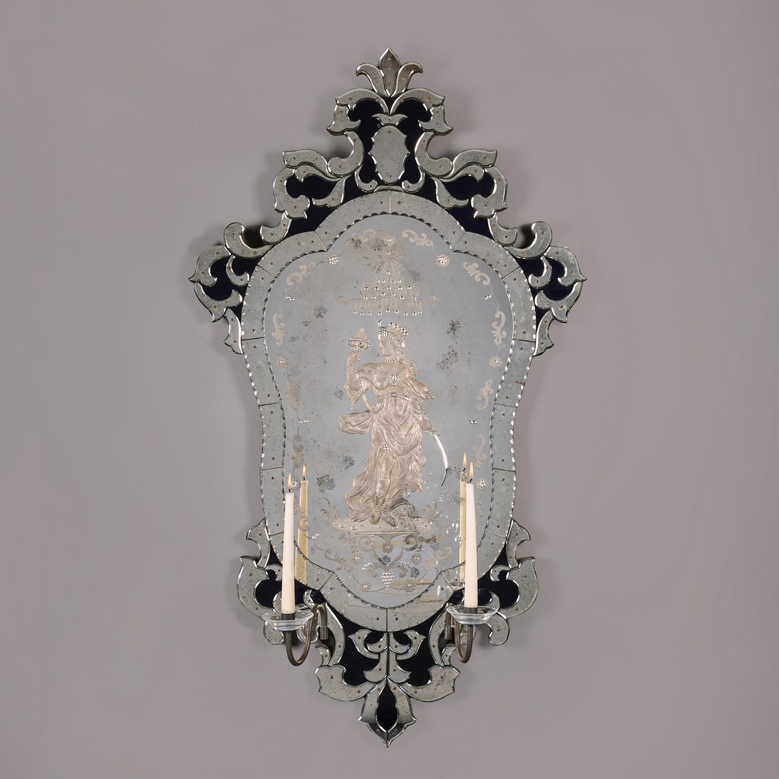 XIX secolo Un set di quattro specchi da parete Girandole in vetro blu e trasparente inciso veneziano in vendita