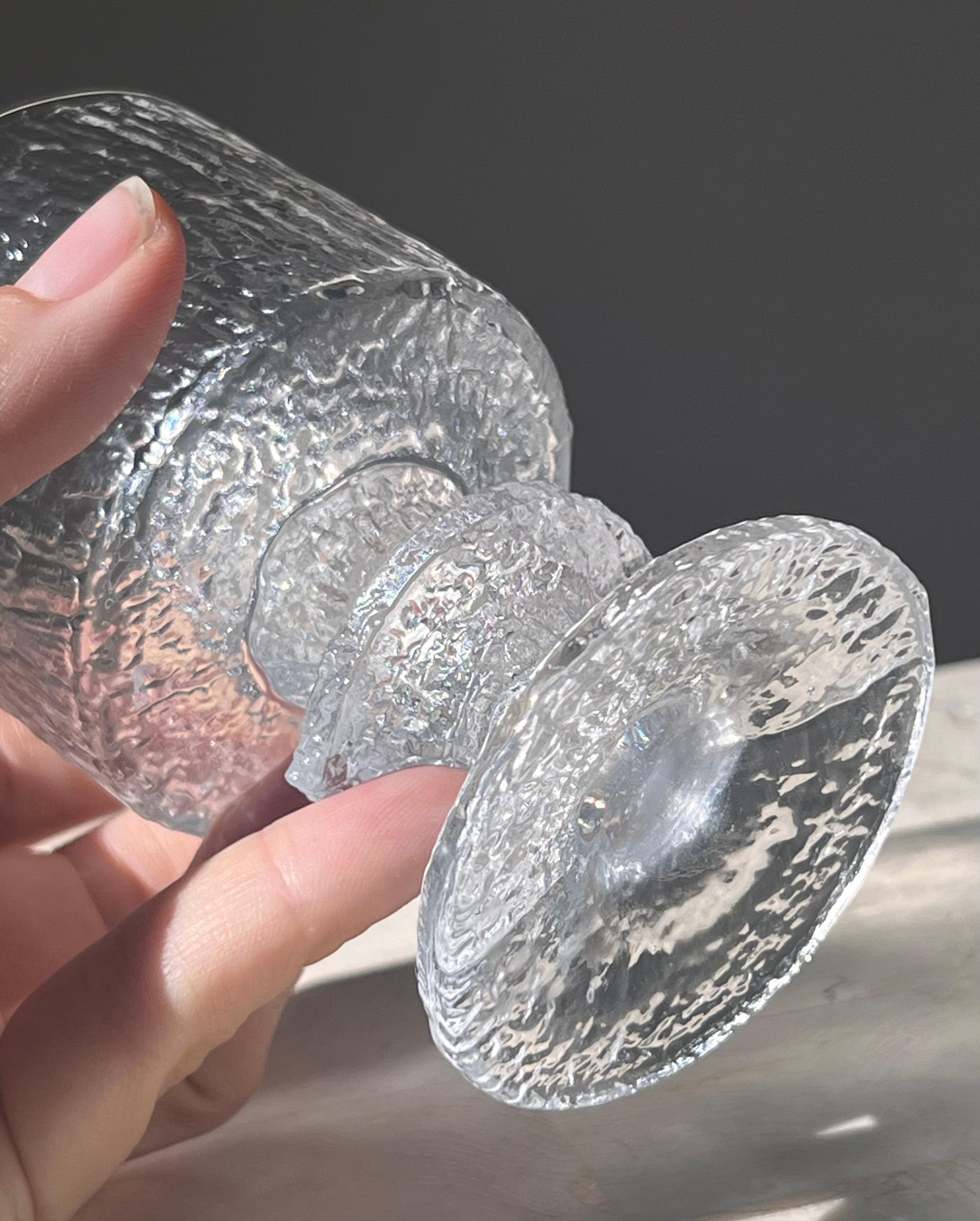 Set di quattro bicchieri da vino bianchi di LASIA, Finlandia, metà del XX secolo 2
