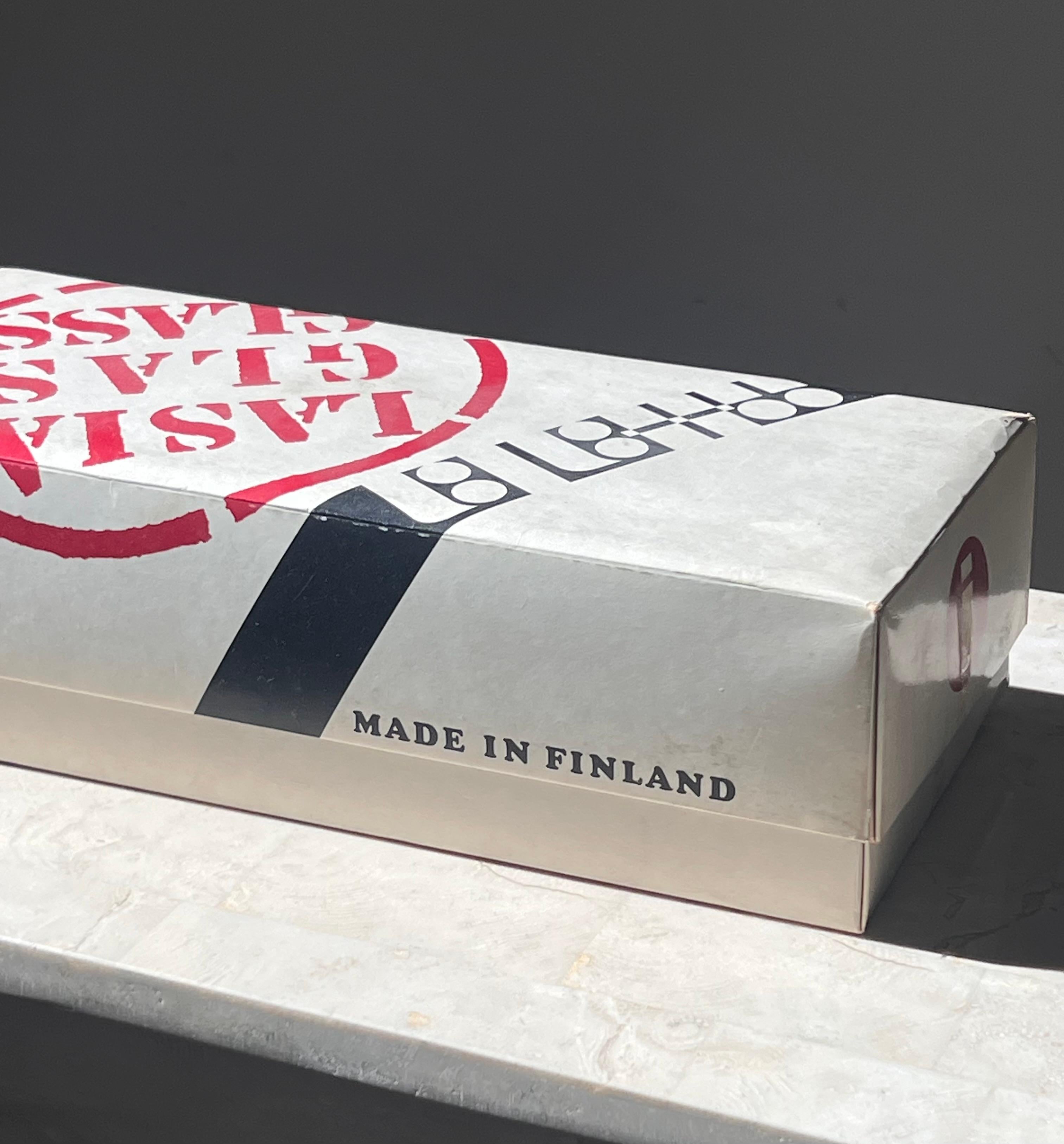 Set di quattro bicchieri da vino bianchi di LASIA, Finlandia, metà del XX secolo 6