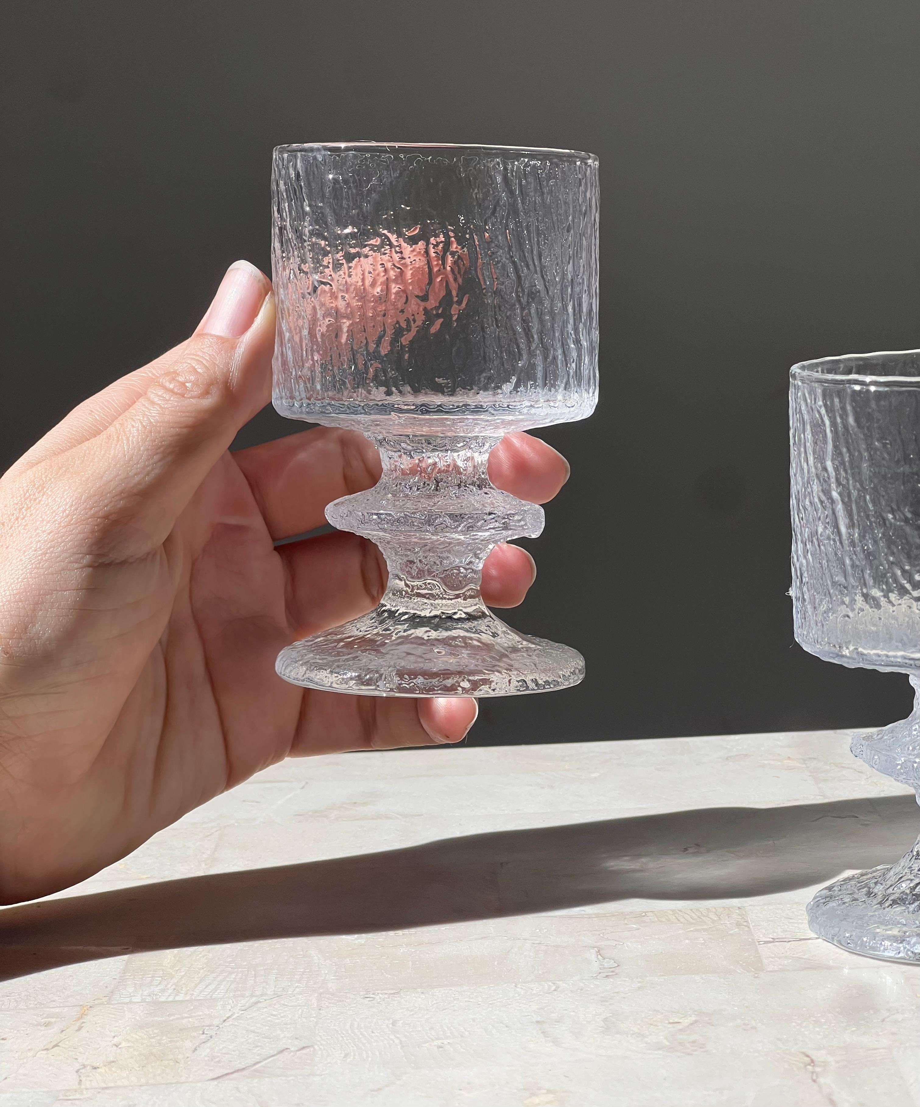 Set di quattro bicchieri da vino bianchi di LASIA, Finlandia, metà del XX secolo 1