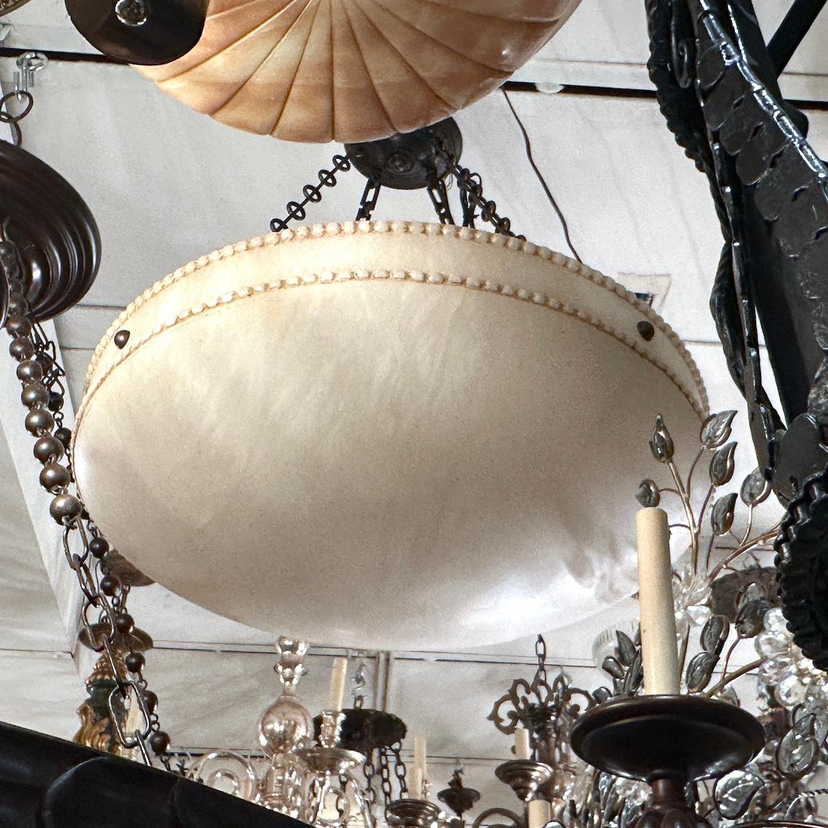 Un set di lampade neoclassiche francesi in alabastro, vendute singolarmente in vendita 4
