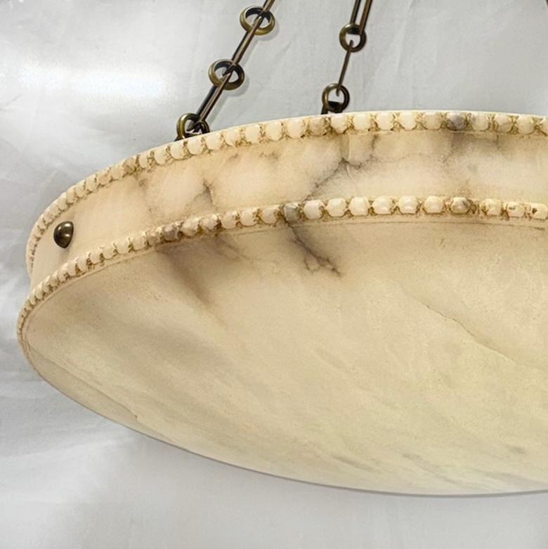 Intagliato Un set di lampade neoclassiche francesi in alabastro, vendute singolarmente in vendita