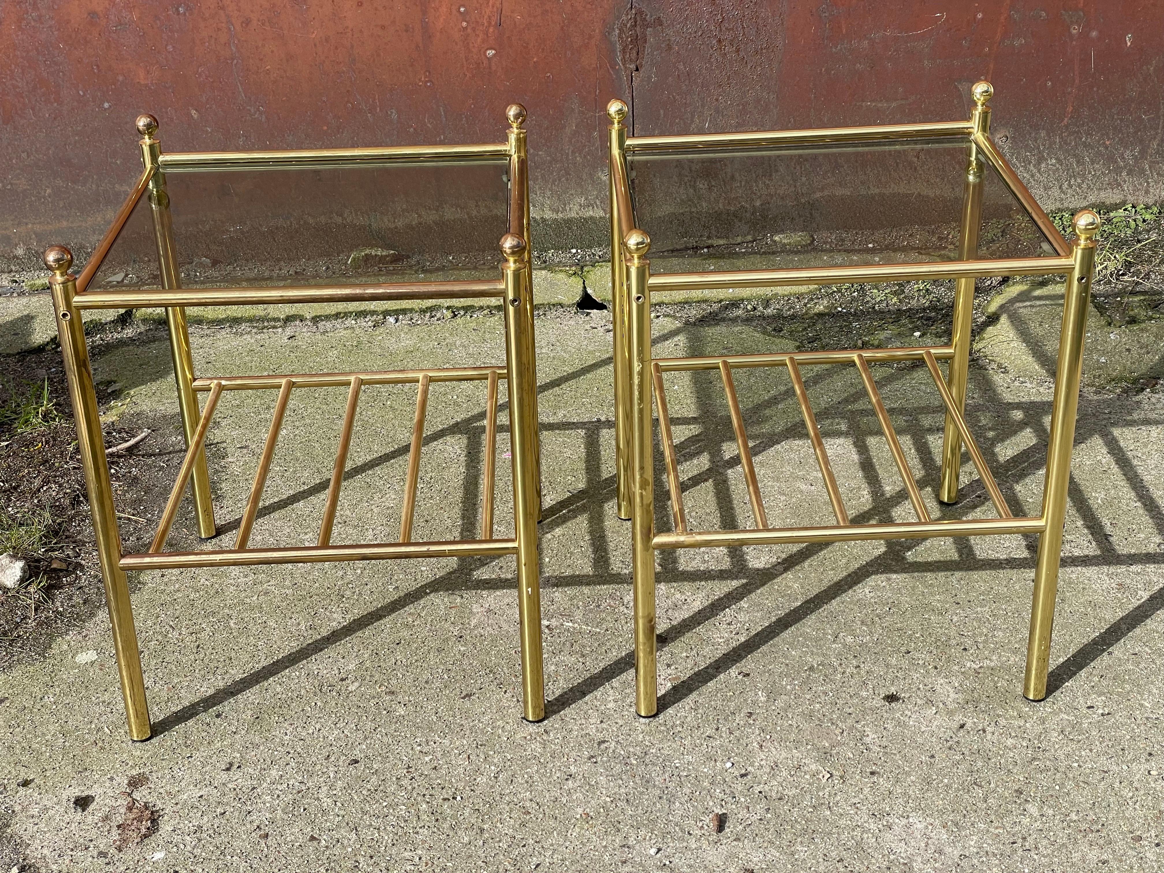 Set of Italian 1980s Mid-Century Modern Nightstands in Brass and Glass In Good Condition For Sale In Copenhagen, DK