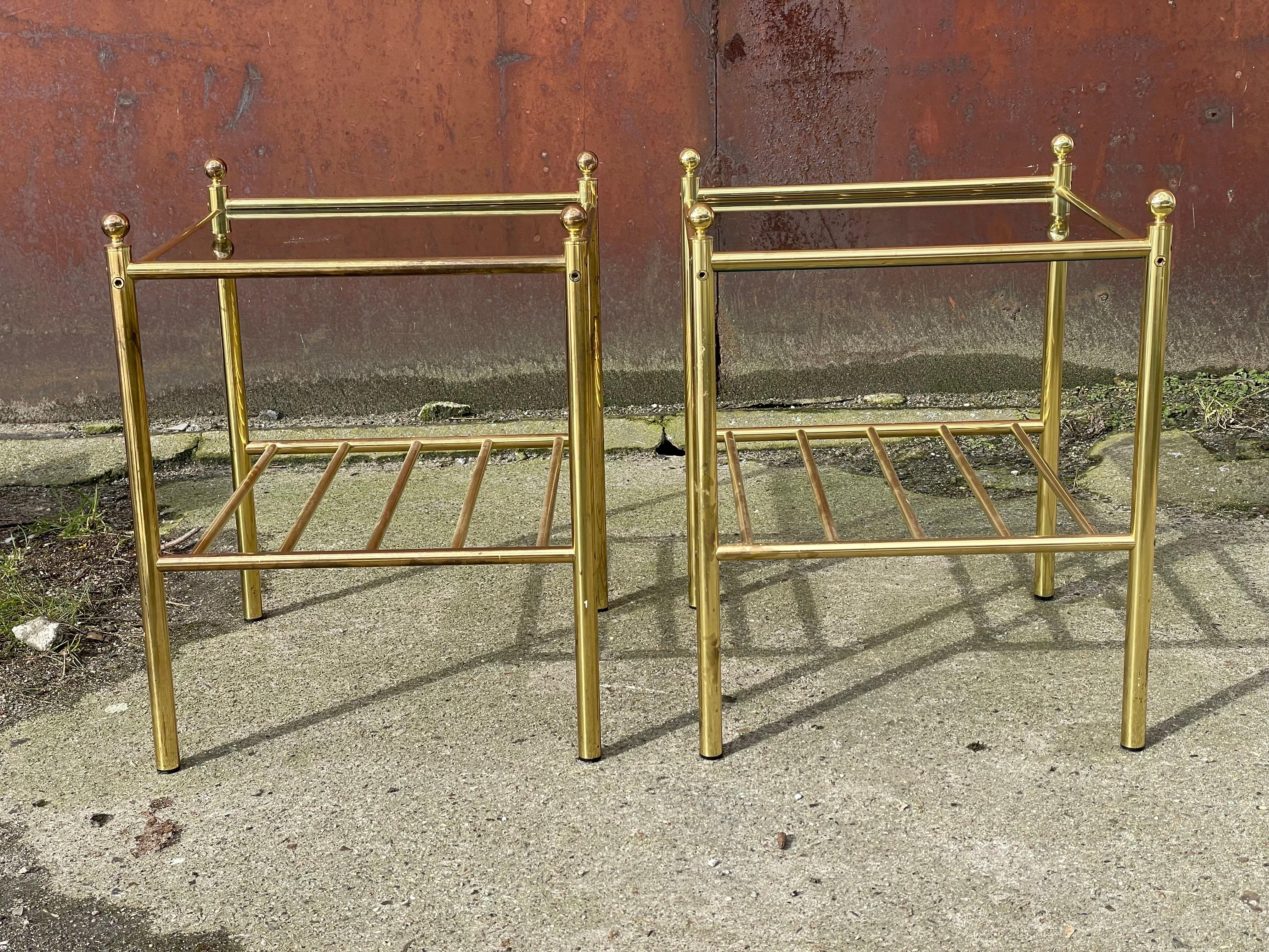 Set of Italian 1980s Mid-Century Modern Nightstands in Brass and Glass For Sale 1