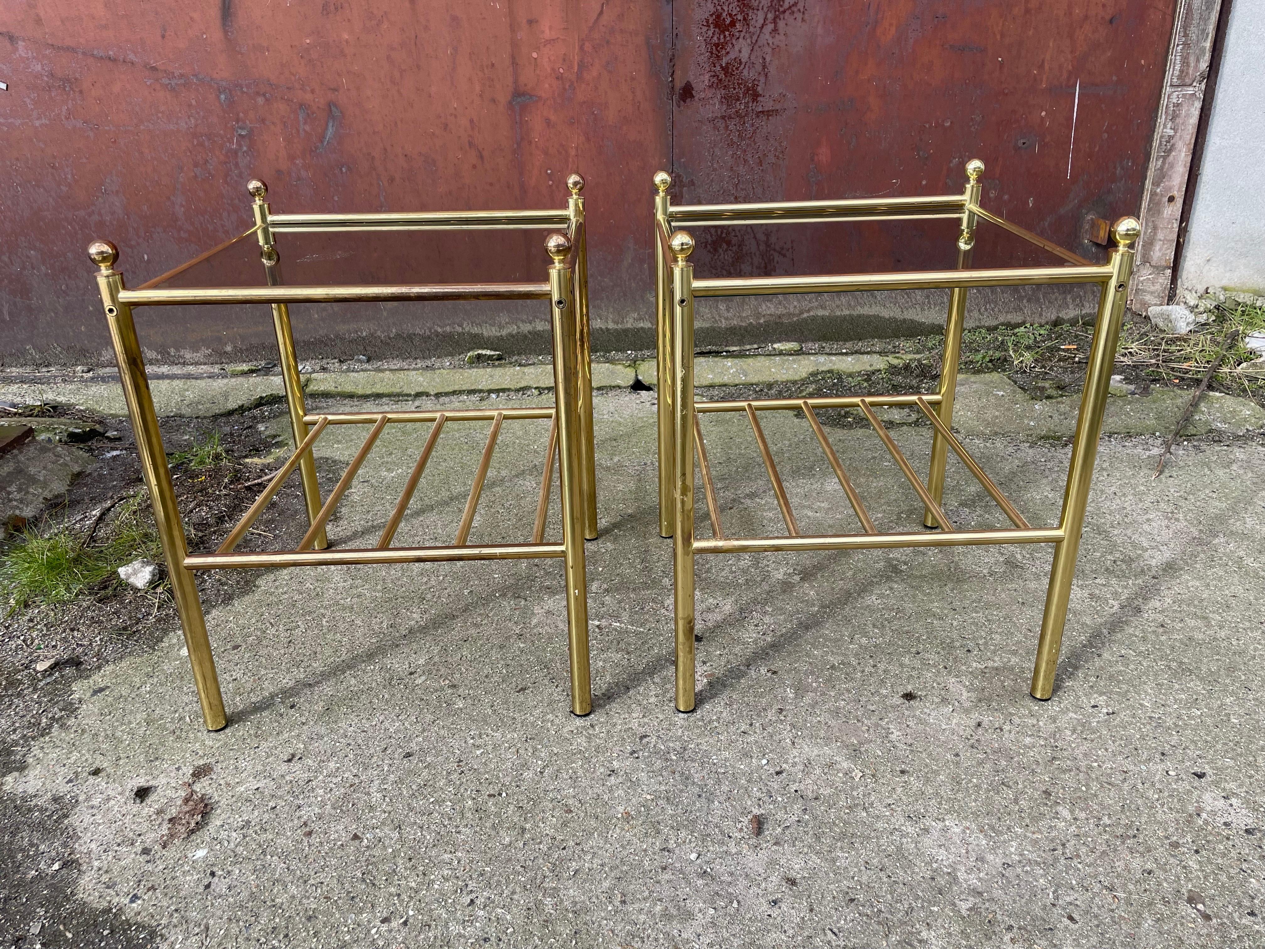 Set of Italian 1980s Mid-Century Modern Nightstands in Brass and Glass For Sale 4