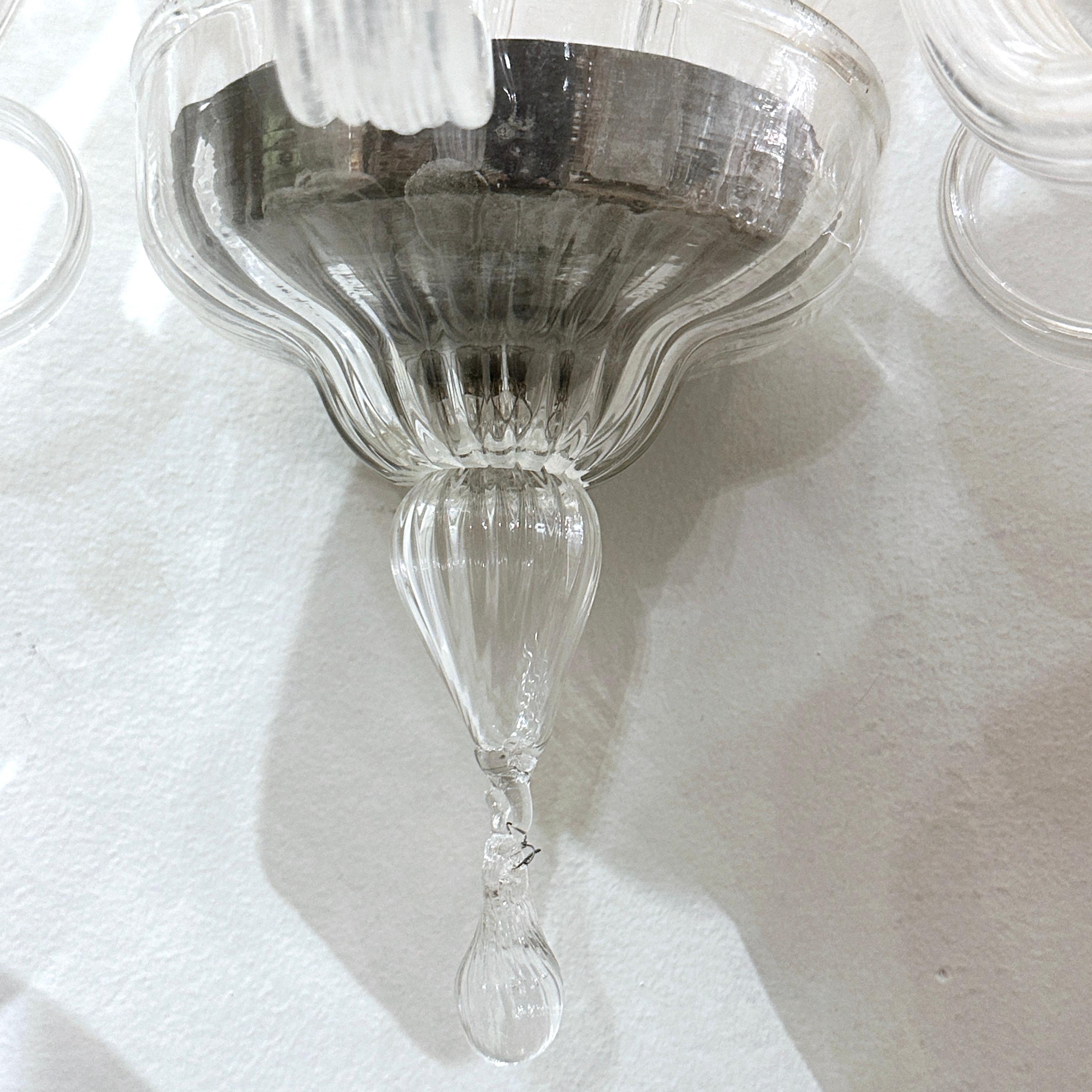 Un ensemble d'appliques italiennes en verre soufflé, vendu par paire en vente 1