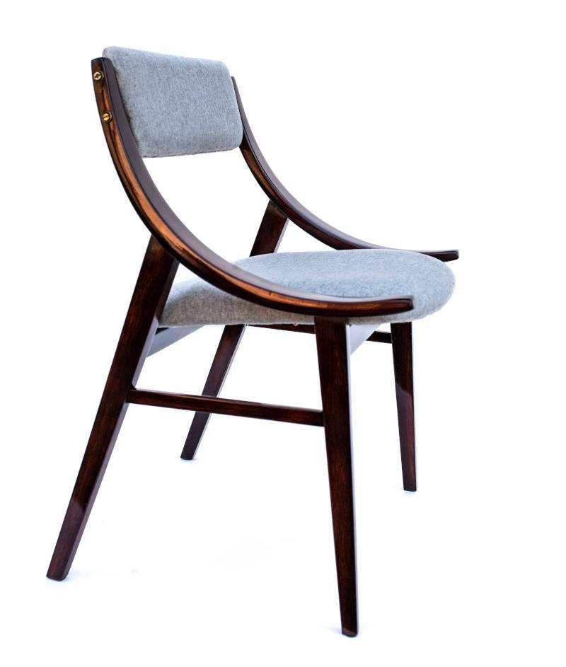 The Jumper chair is an icon of Polish design and is characterized by a recognizable form. 

The famous chair was designed in the 1966 by Polish designer Juliusz Kedziorek for Goscicinska Fabryka Mebli.

 It has a premium finish in the Art Deco