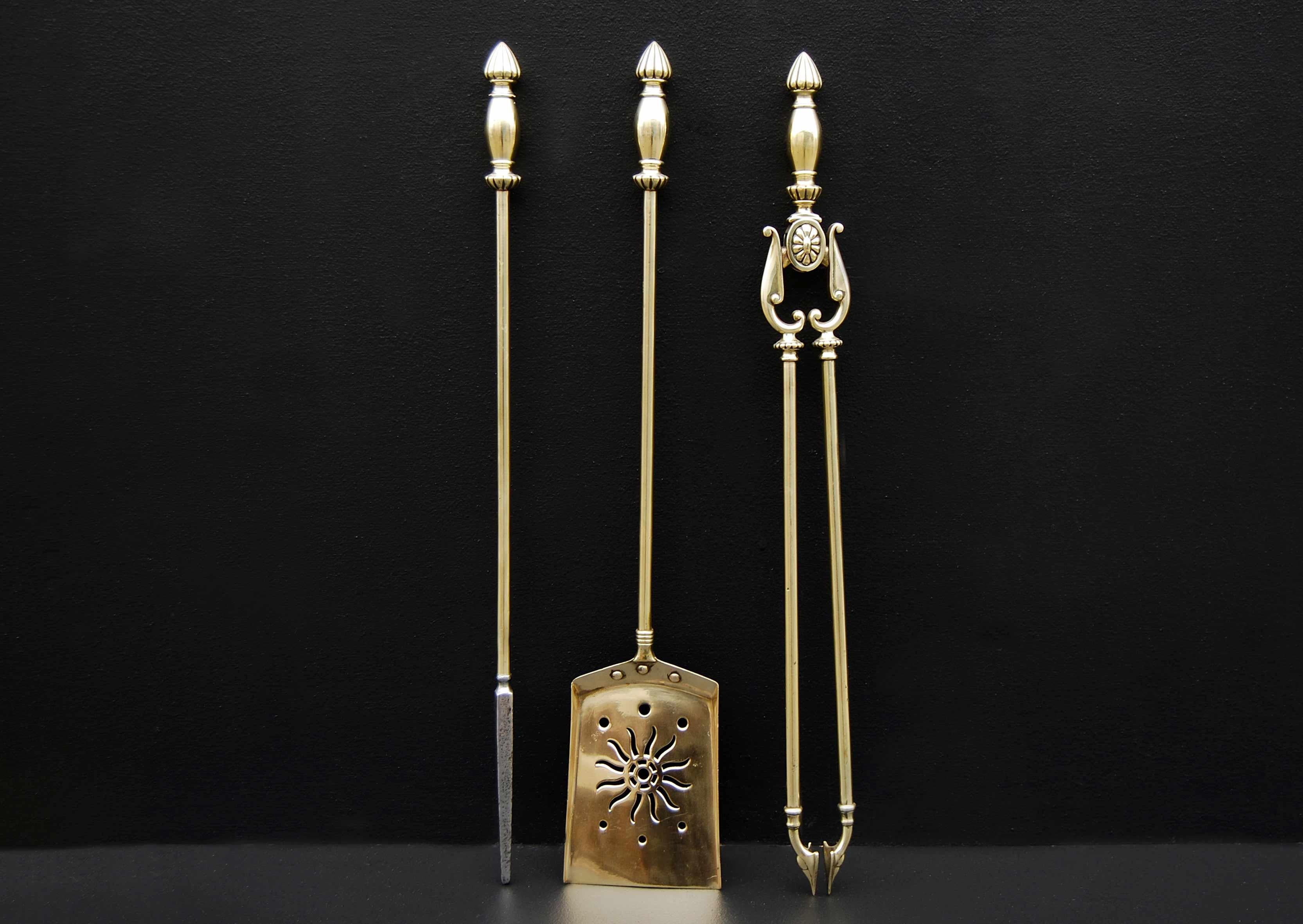Set of Late 19th Century 'circa 1880' Brass English Firetools In Good Condition For Sale In London, GB