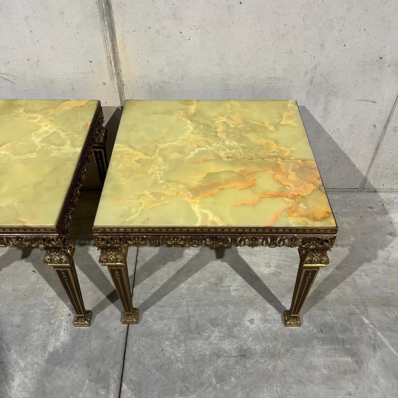 Un ensemble de tables de salon en laiton et marbre  Italie, milieu du siècle en vente 3