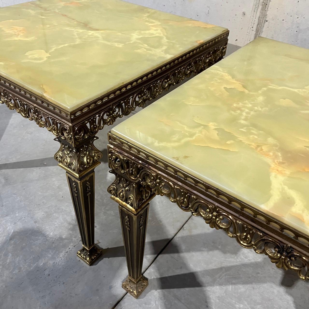 Un ensemble de tables de salon en laiton et marbre  Italie, milieu du siècle en vente 5