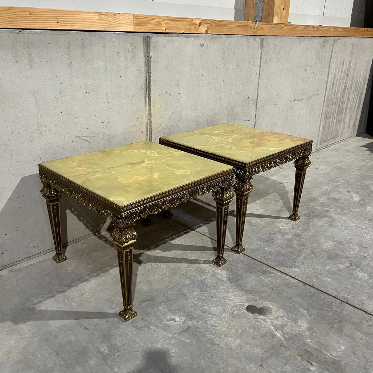 Un ensemble de tables de salon en laiton et marbre  Italie, milieu du siècle en vente 1