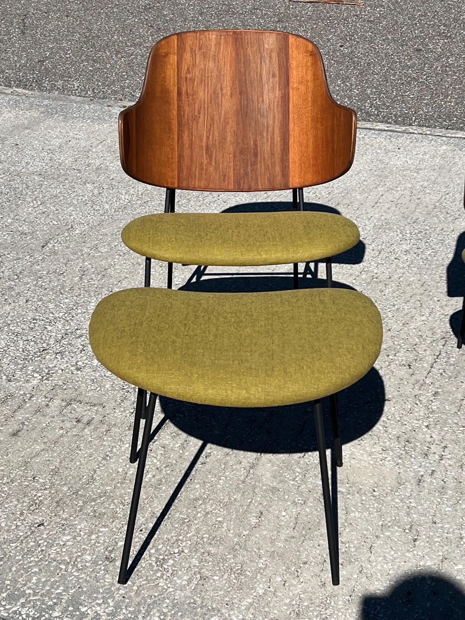 A Set of Low Kofod Larsen Penguin Chairs With An Ottoman For Sale 12