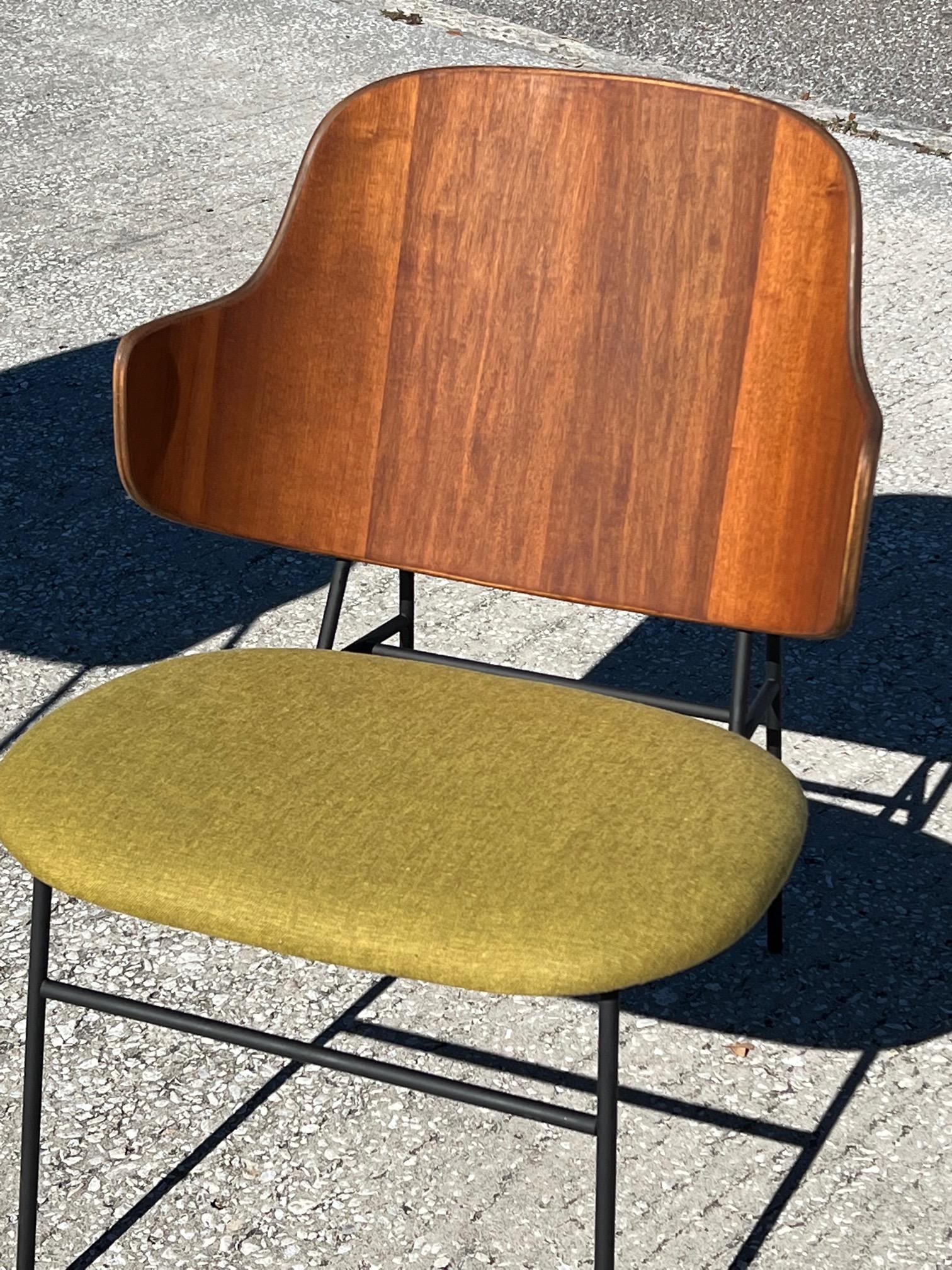 A Set of Low Kofod Larsen Penguin Chairs With An Ottoman For Sale 13