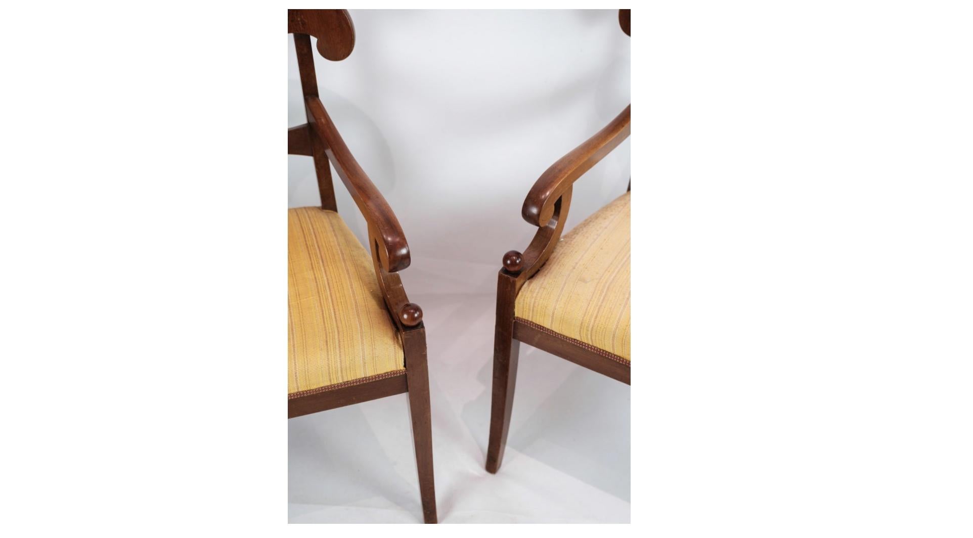 Victorien Ensemble de 2 fauteuils en acajou avec tissu clair des années 1860 en vente
