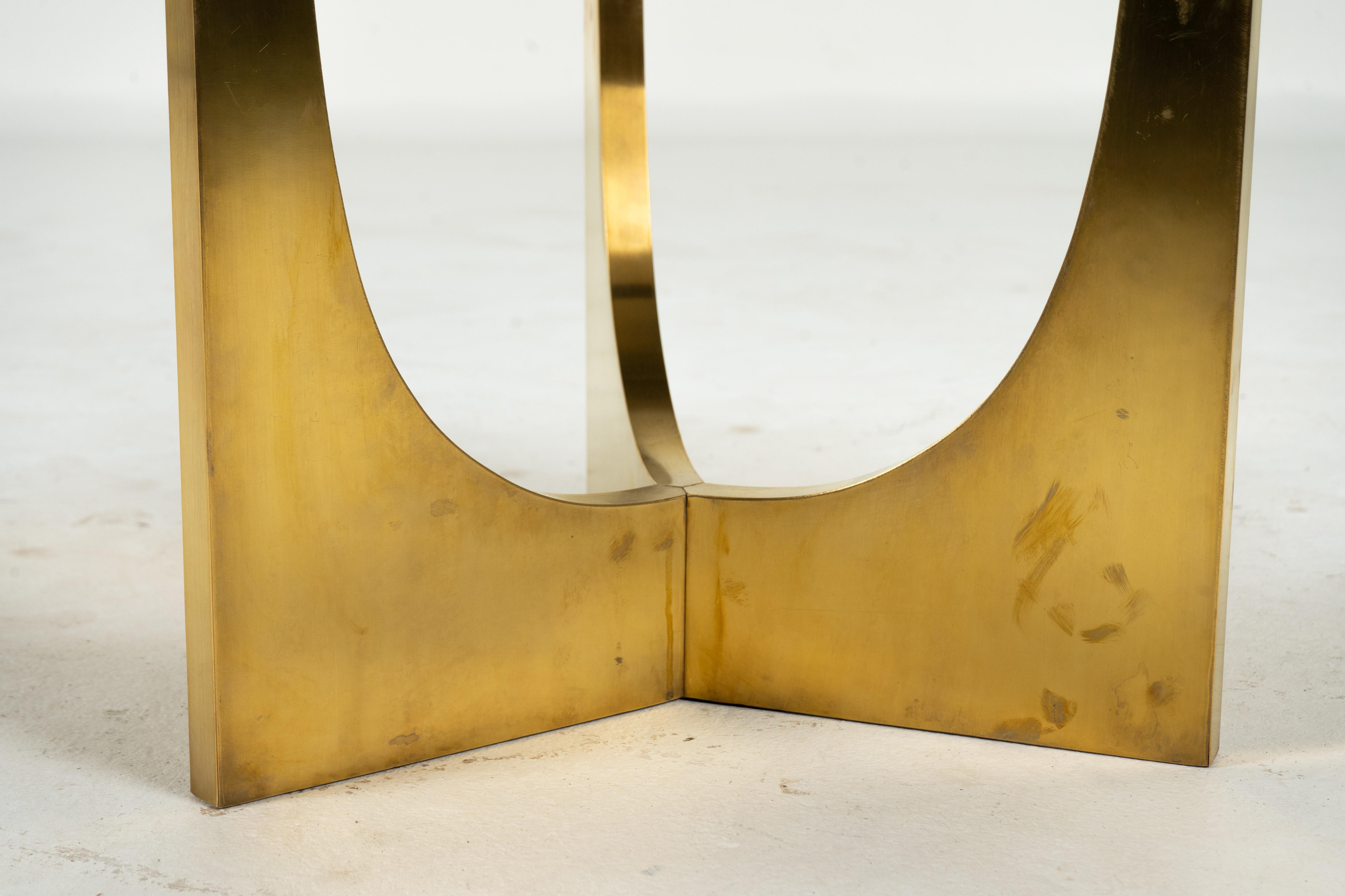 Table basse en marbre et laiton en vente 6