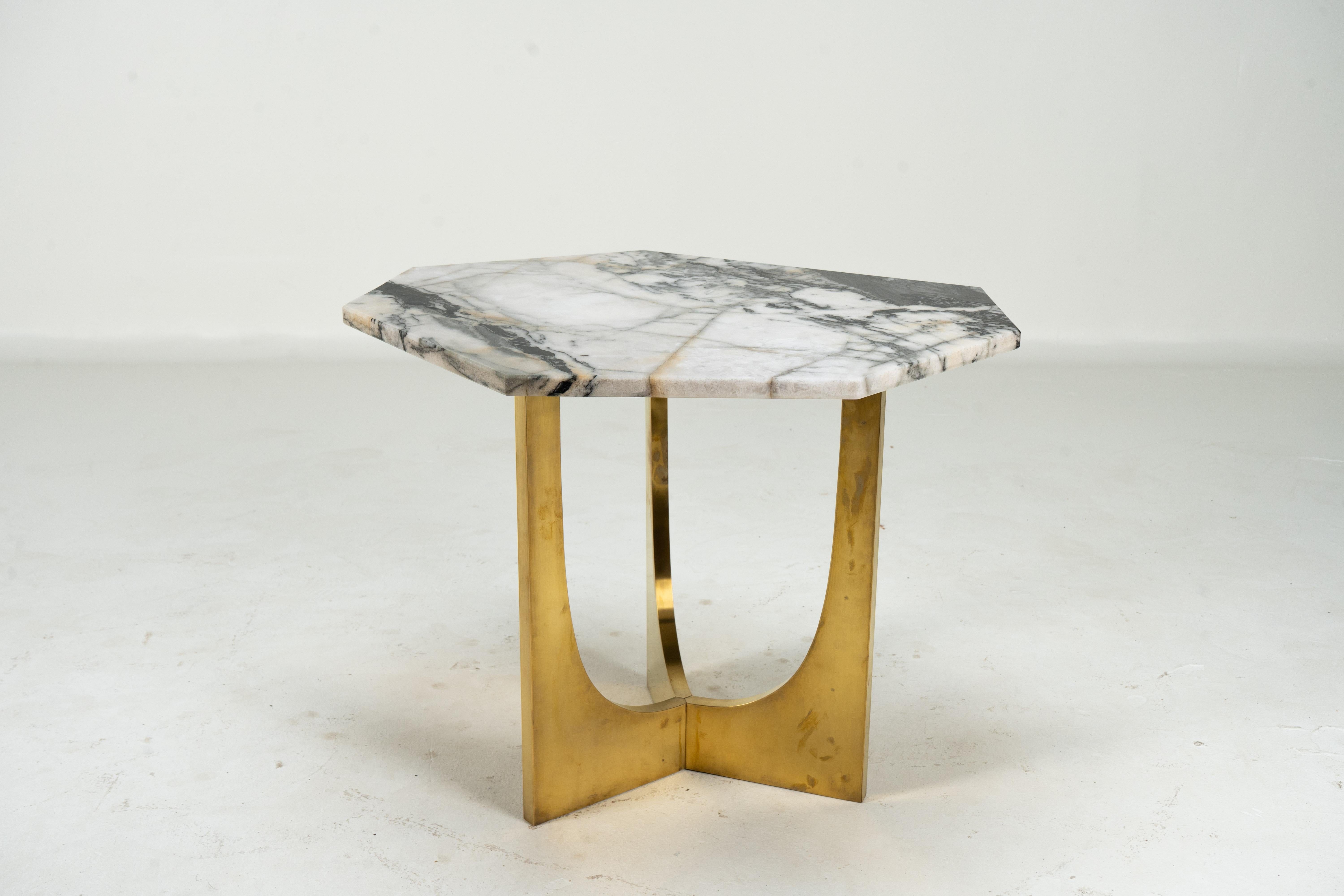 Table basse en marbre et laiton en vente 3