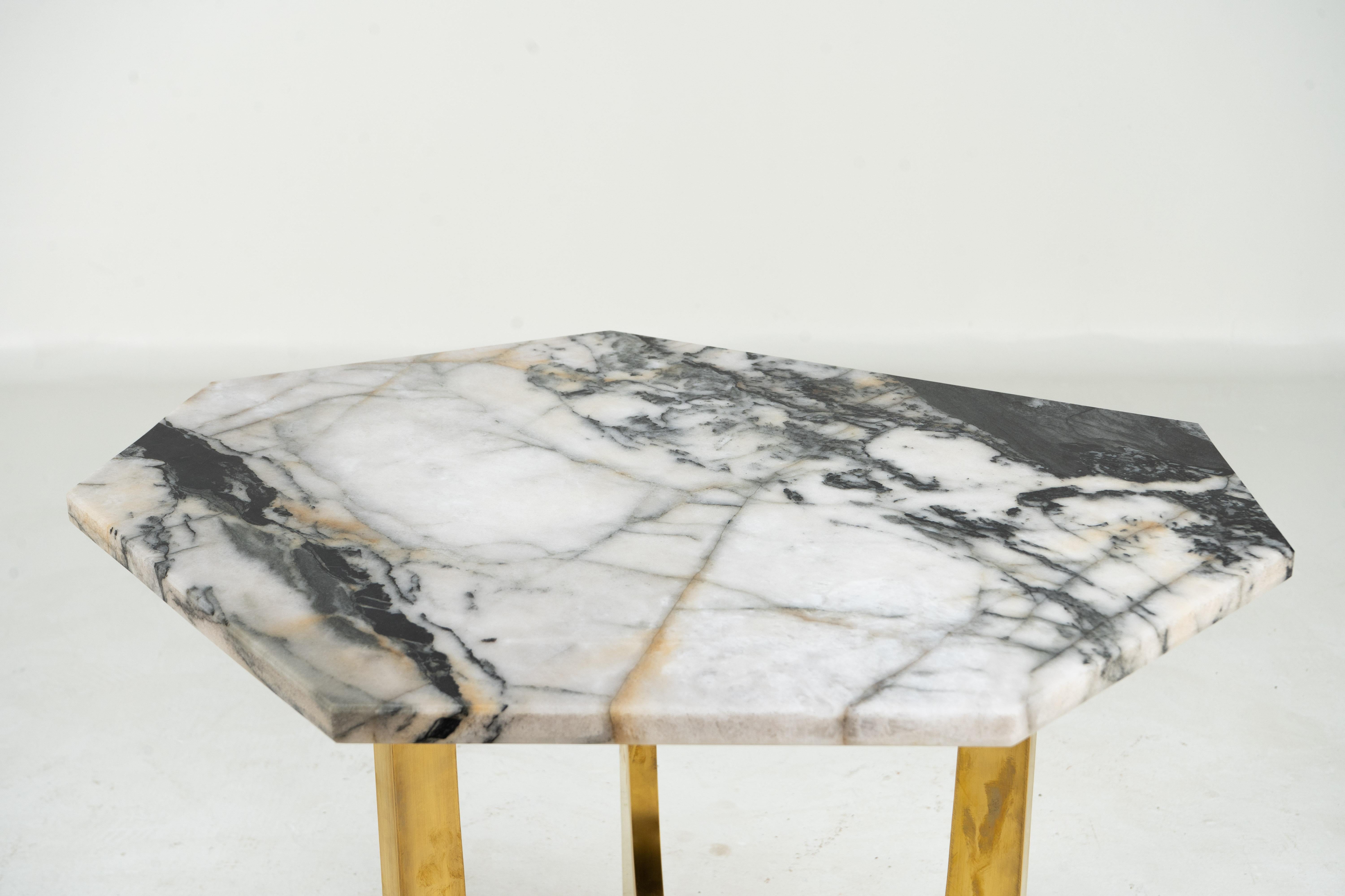 Table basse en marbre et laiton en vente 4