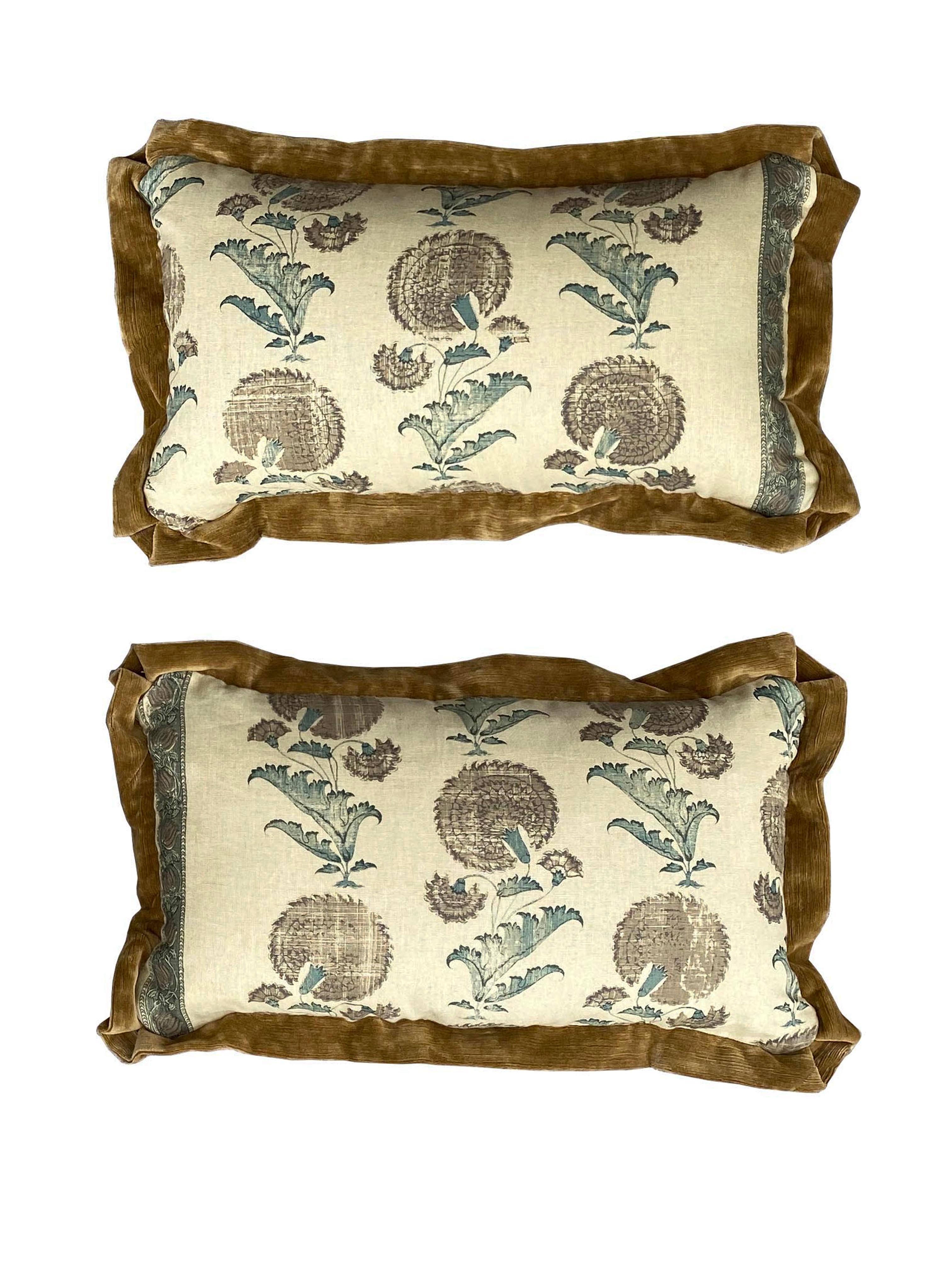 Americano Un set di cuscini a fiori indiani di Michael S. Smith in vendita