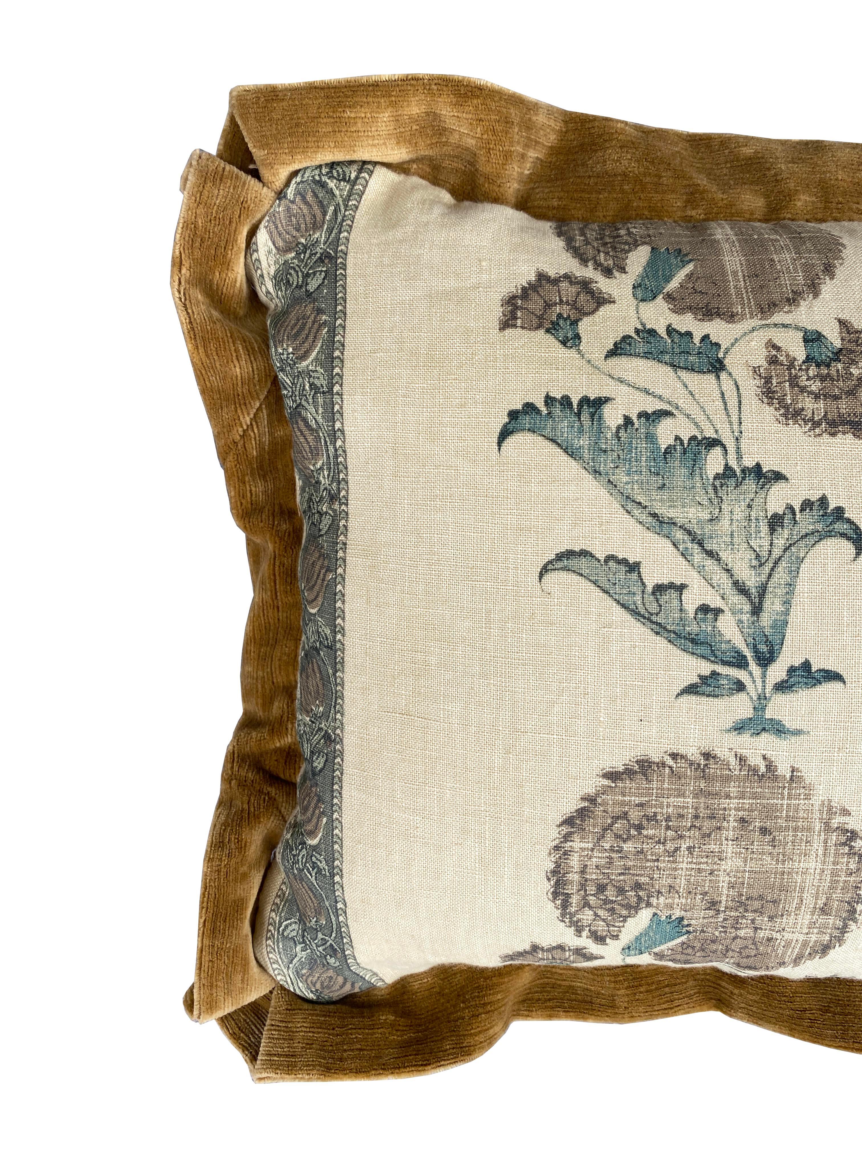 XXI secolo e contemporaneo Un set di cuscini a fiori indiani di Michael S. Smith in vendita