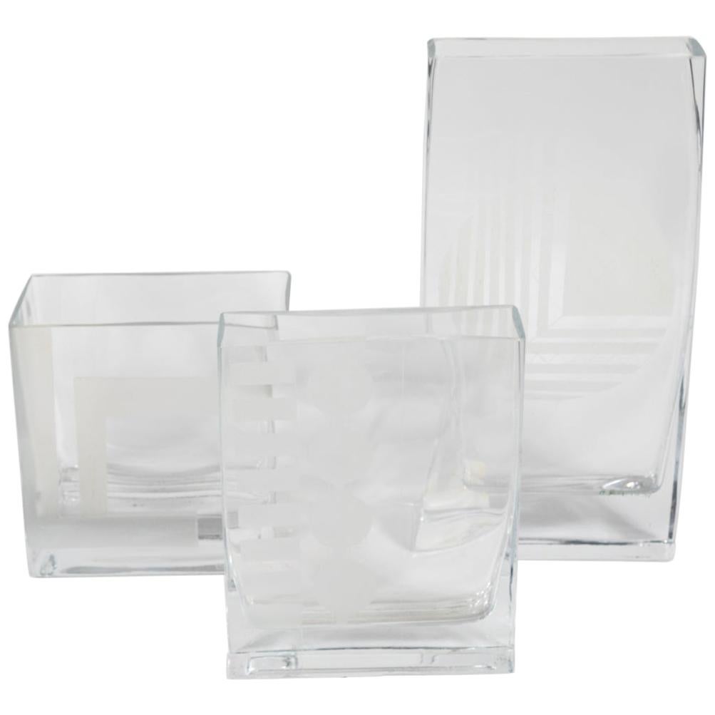 Set of Mid Century Glass Vases with Etched Design in Graduated Sizes For Sale