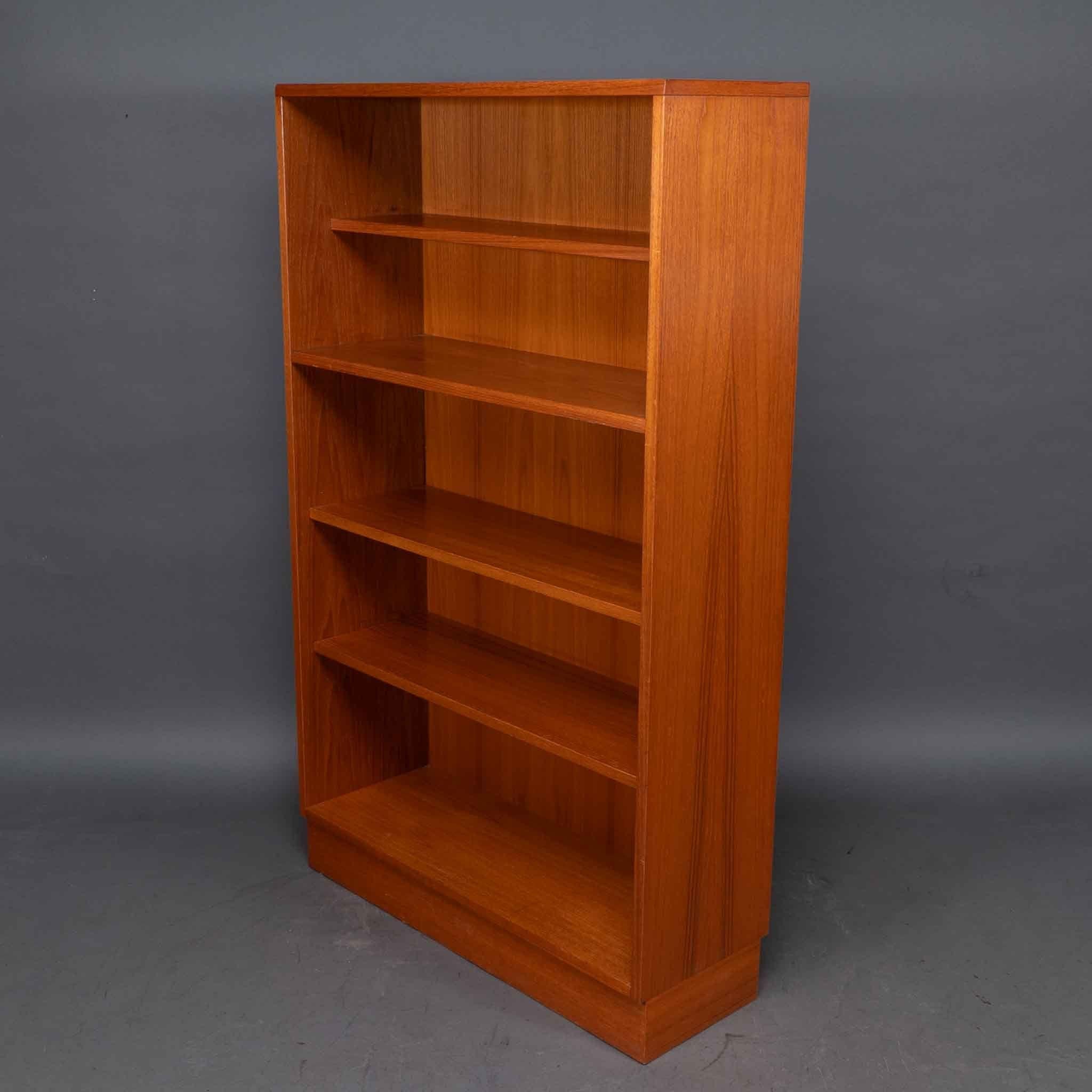 Un set di librerie in teak del Mid-Century con cinque scaffali In condizioni buone in vendita a London, GB