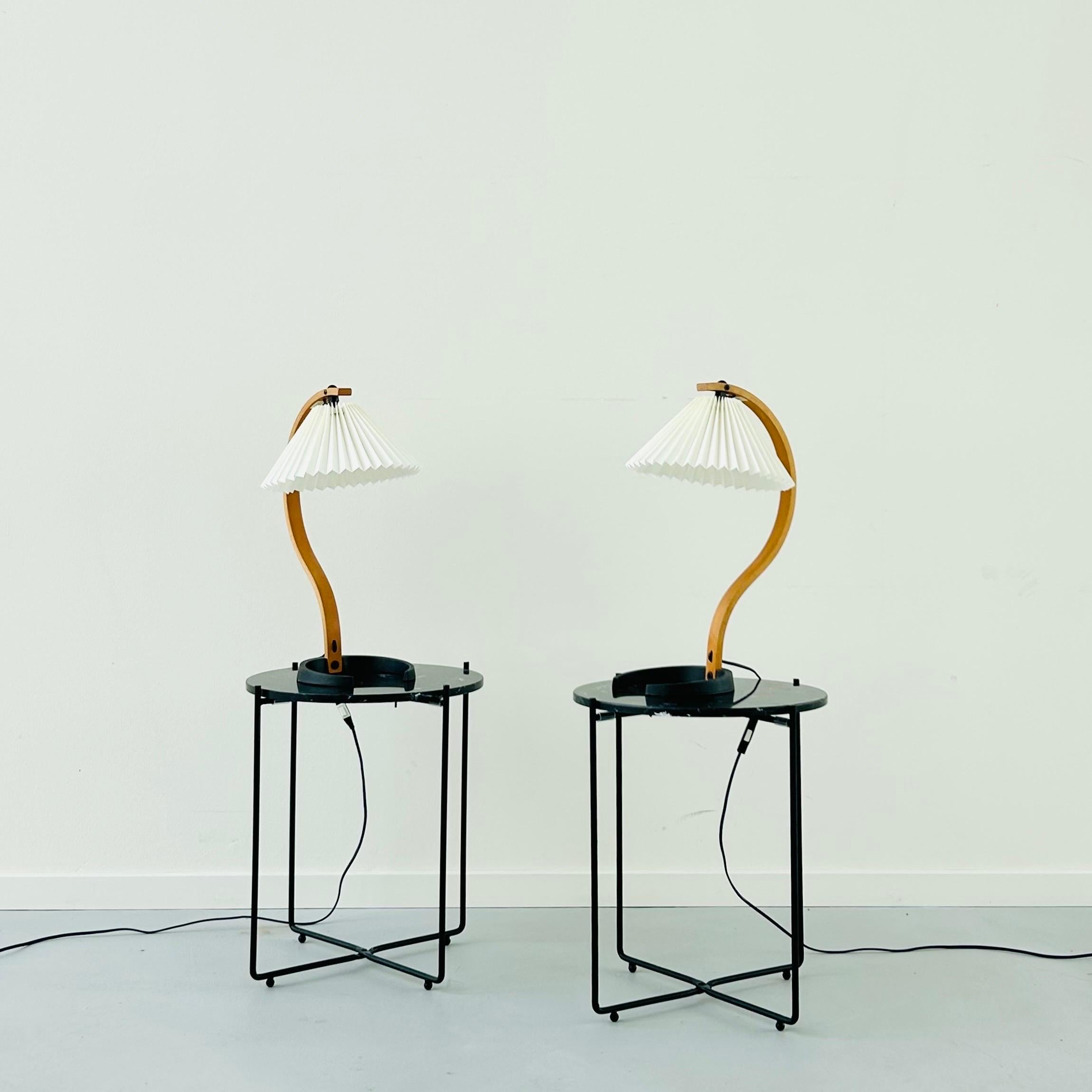 A stunning pair of original Danish desk lamps by Mads Caprani. The style is call no. 841 and is the desk version of the famous Caprani floor no. 840 Timbeline floor lamp.

It is a stunning pair that effortlessly captures the timeless Scandinavian