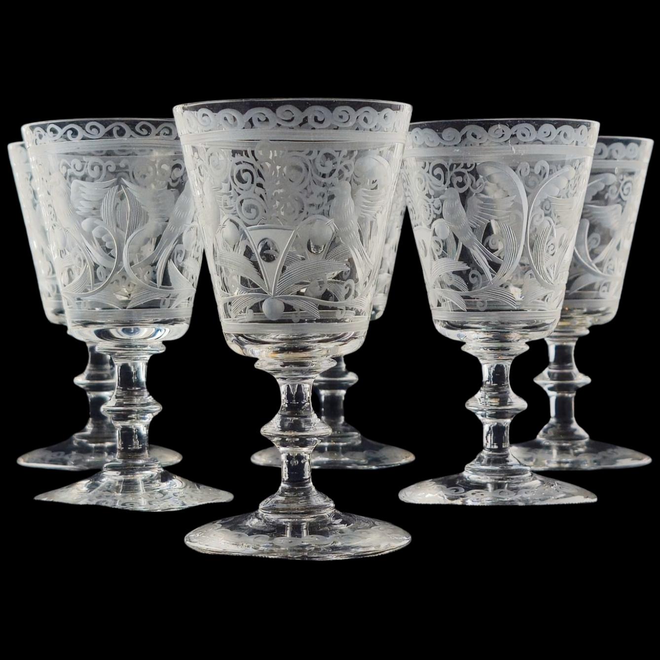 Un set di sei bicchieri da porto o da sherry, brillantemente incisi con motivo Birds & Branch, secondo esempi del XVIII secolo.

Alla fine del XVIII secolo, Lobmeyr svolse un ruolo importante nella rinascita dell'artigianato tradizionale tedesco del