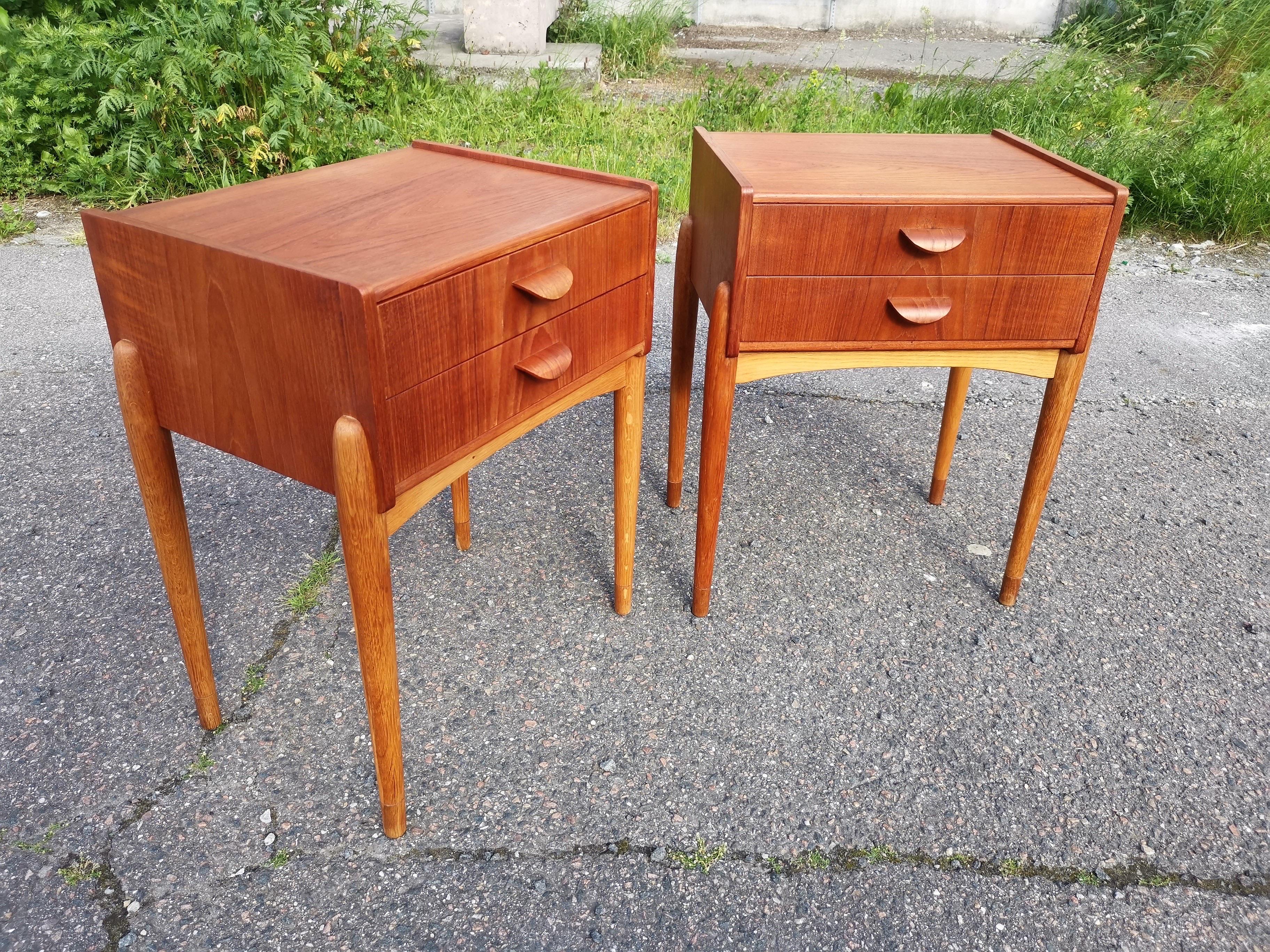 This stunning set of bedsidetables are very rarely found in Denmark. The details are of the highest midcentury modern quality and will fit into a desirable bedroom. The nightstands are unique and in a great vintage condition
