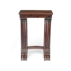 Un set di tavoli Quartetto in palissandro Regency, attribuito a Gillows