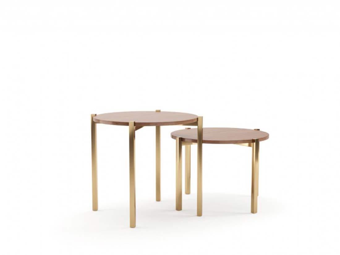 Set aus rundem Tisch, Design-Stil, runder Beistelltisch mit beschichteten Metallbeinen (Moderne) im Angebot
