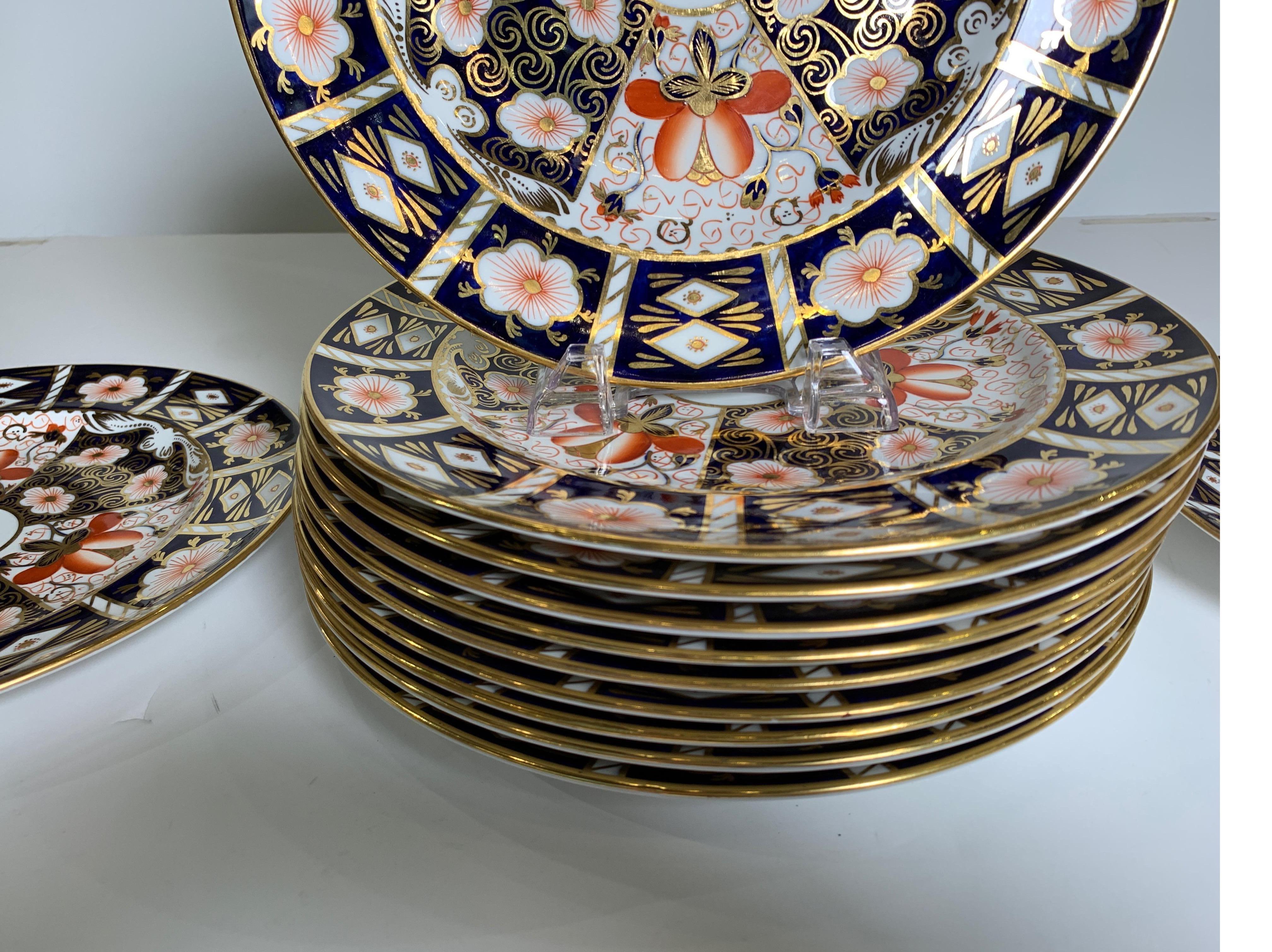 Set of Royal Crown Derby Old Imari Service Dinner Plates In Good Condition In Lambertville, NJ