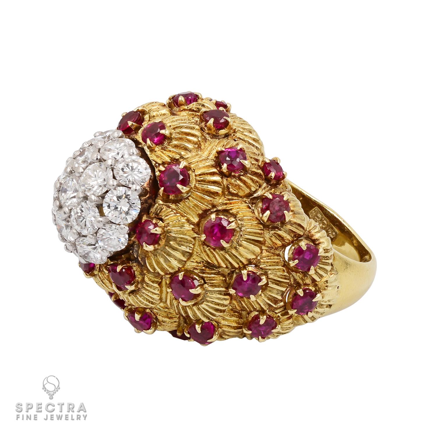 Un ensemble de bijoux en or avec rubis et diamants en vente 3