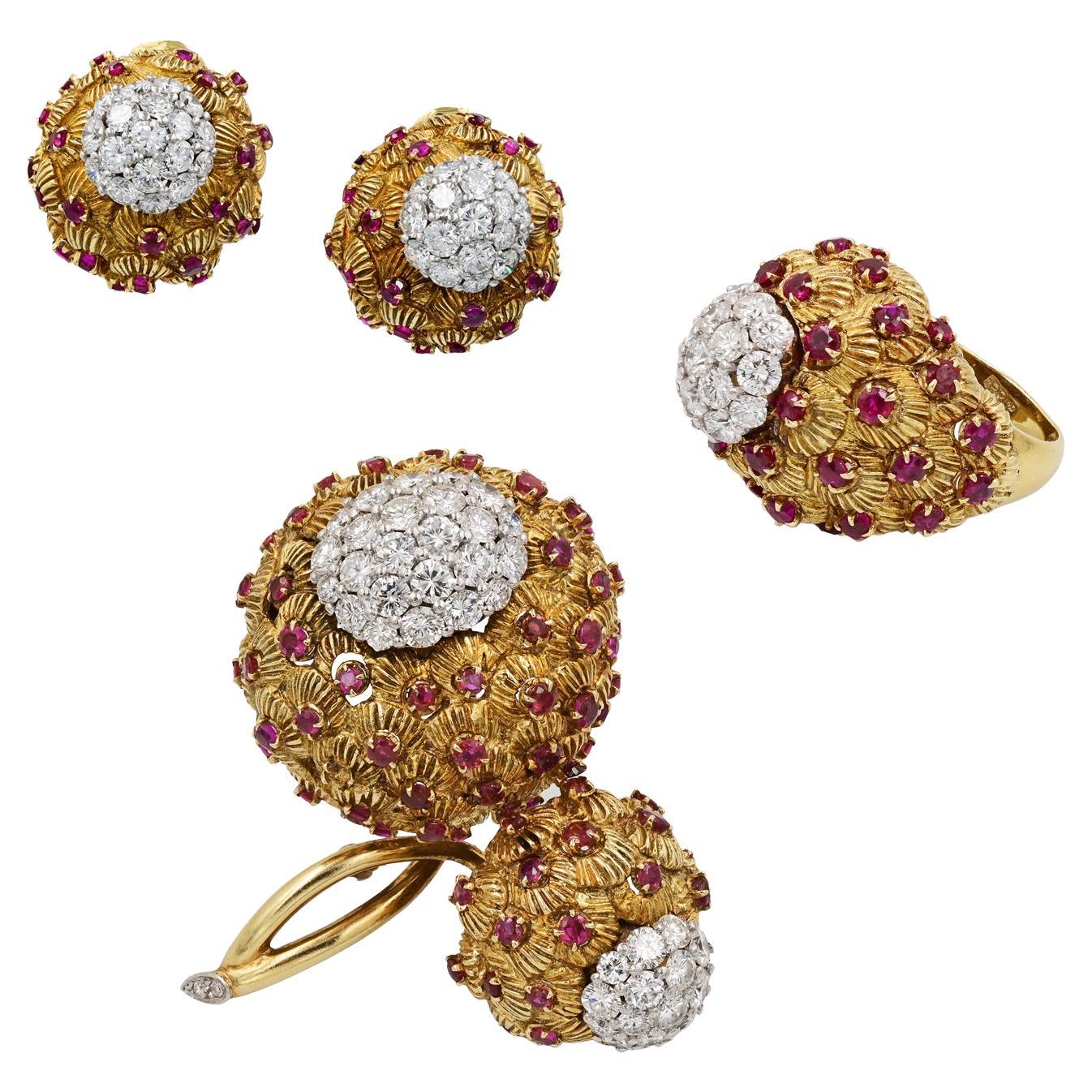 Set of Ruby and Diamond Gold Jewelry For Sale