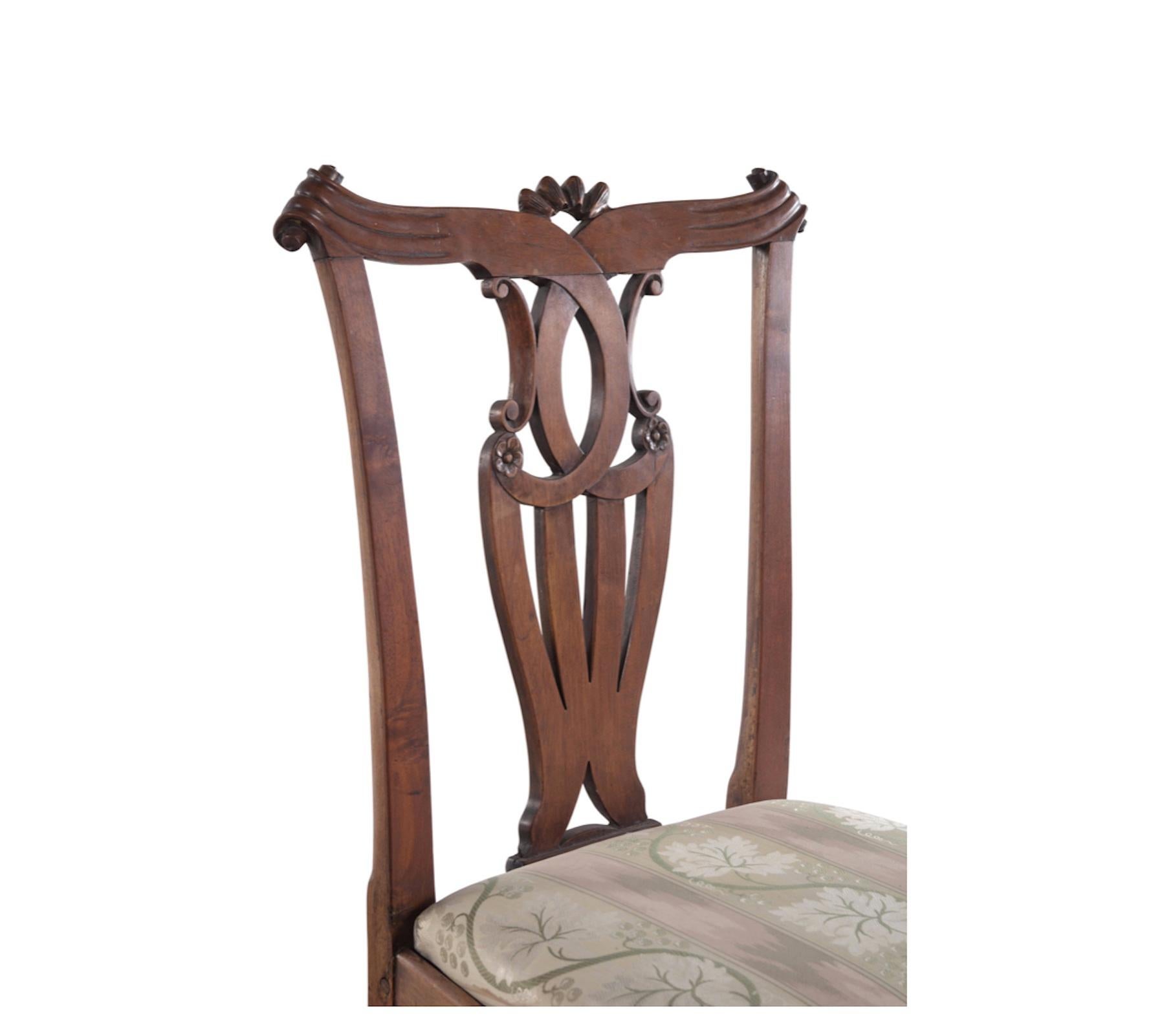 George III Irish Walnut Dining Chairs 18th Century, Great Scale, set of seven For Sale 1