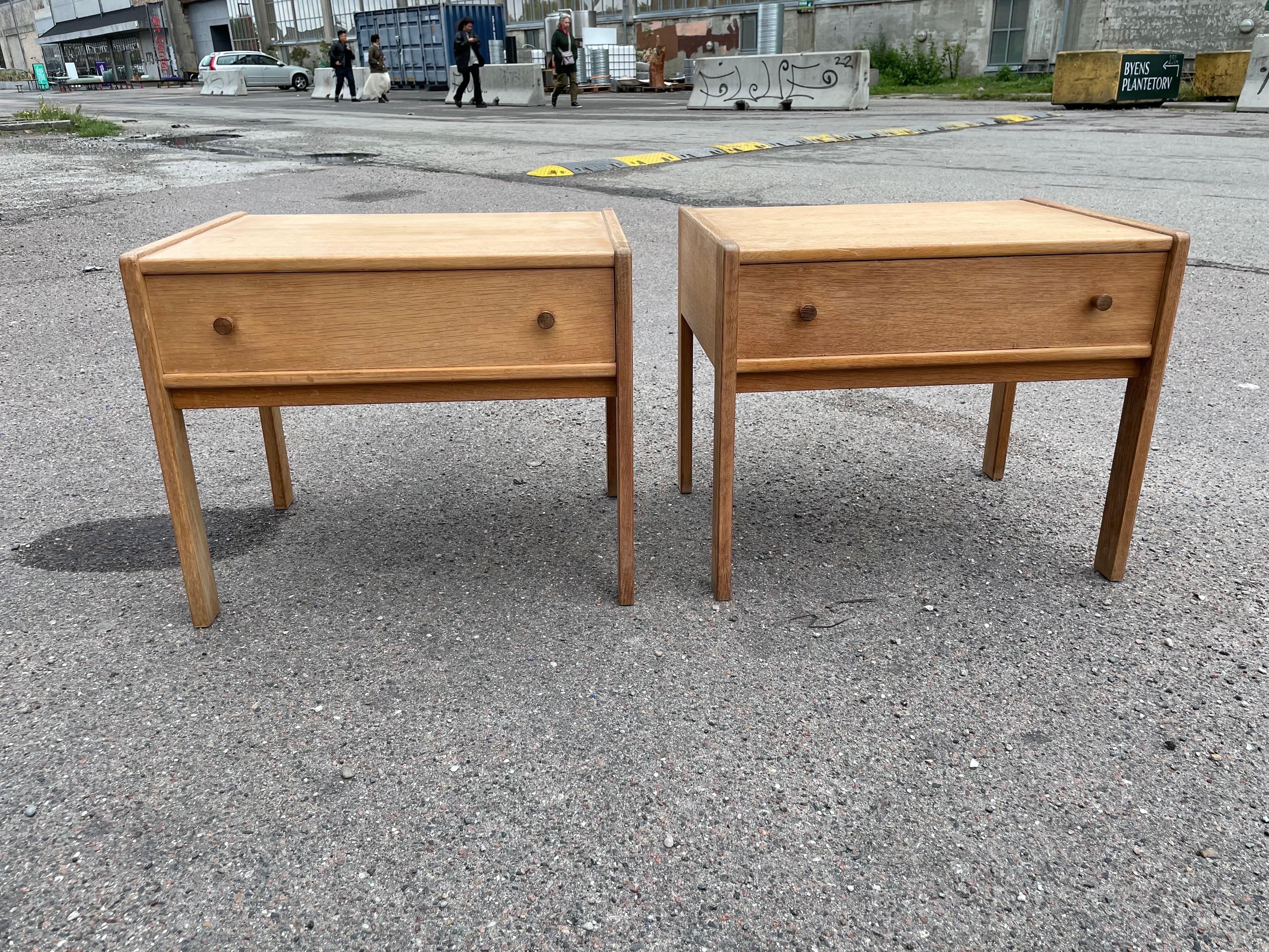 Mid-Century Modern A set of simple Danish oak nightstands from the 1960´s
