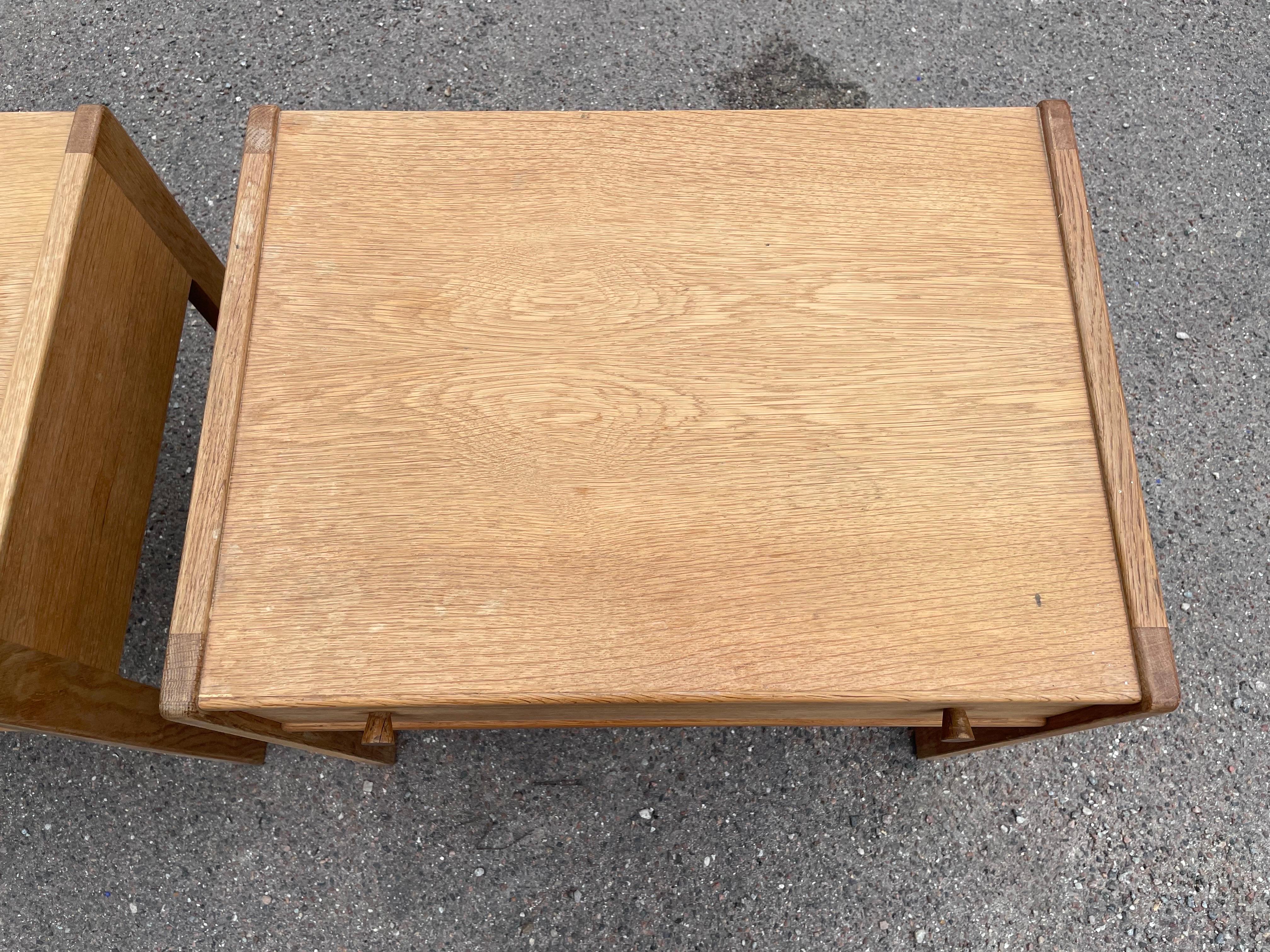 Mid-20th Century A set of simple Danish oak nightstands from the 1960´s